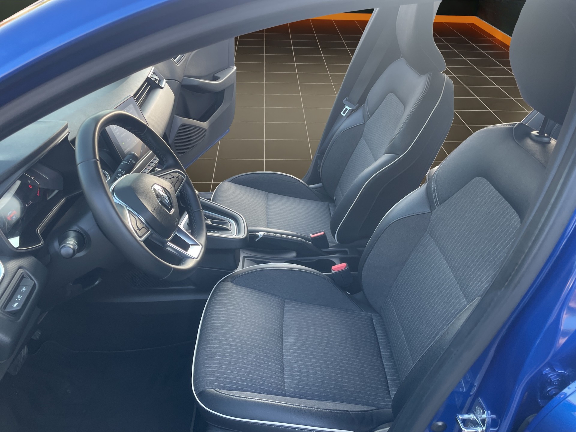 RENAULT Clio 1.6 E-Tech Intens-image-9