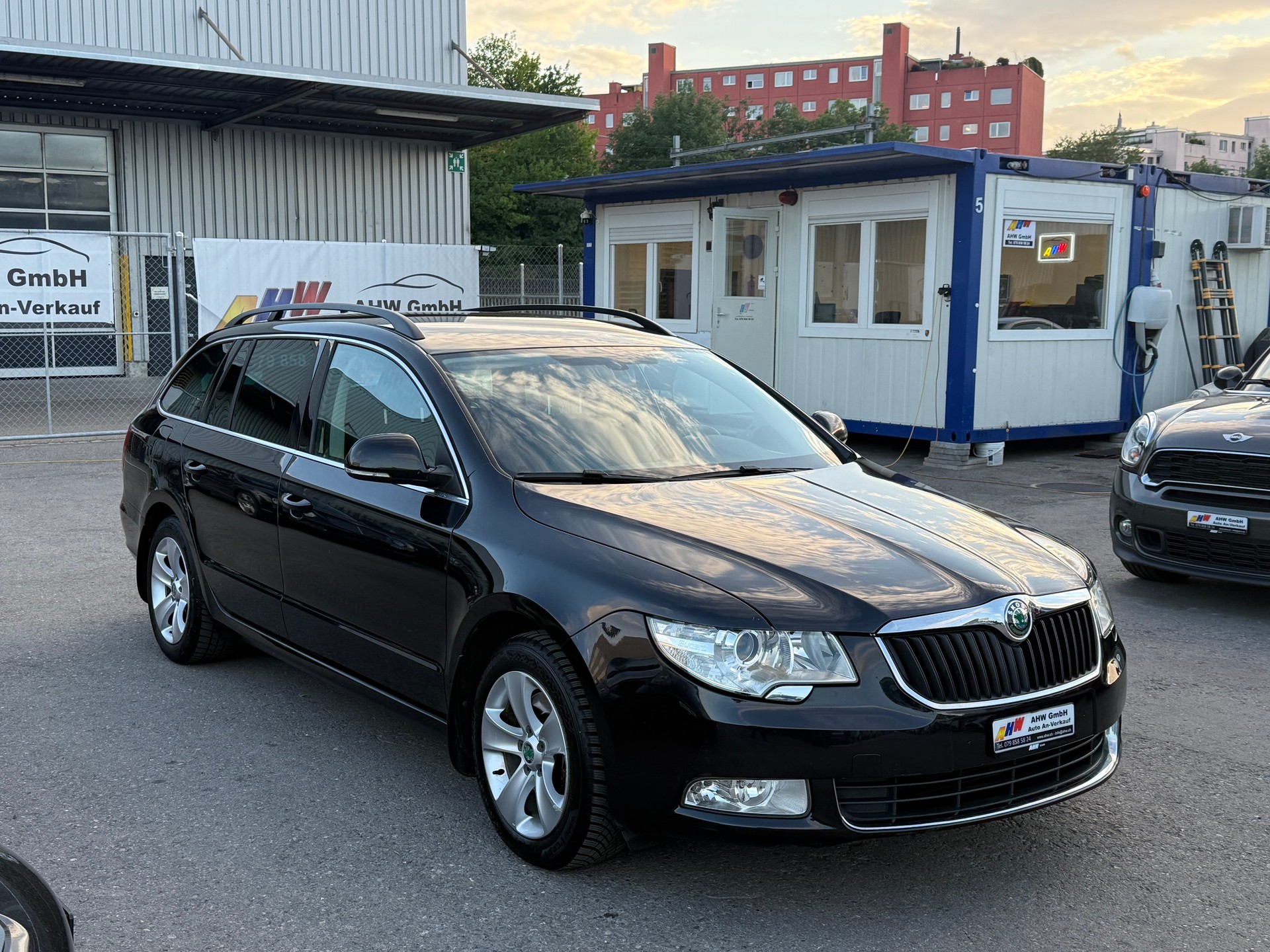 SKODA Superb Combi 2.0 TDi Ambition DSG-image-2