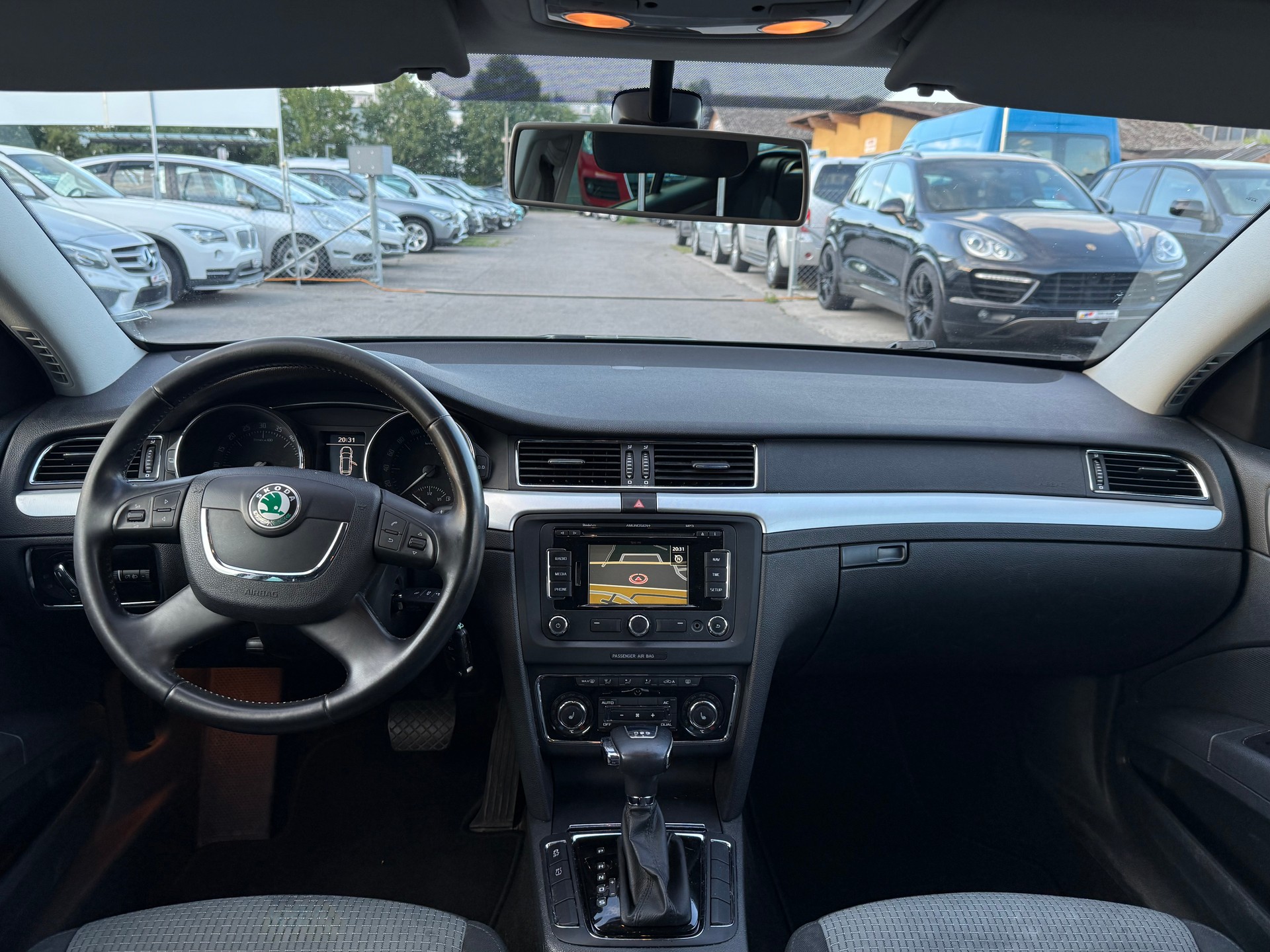 SKODA Superb Combi 2.0 TDi Ambition DSG-image-7