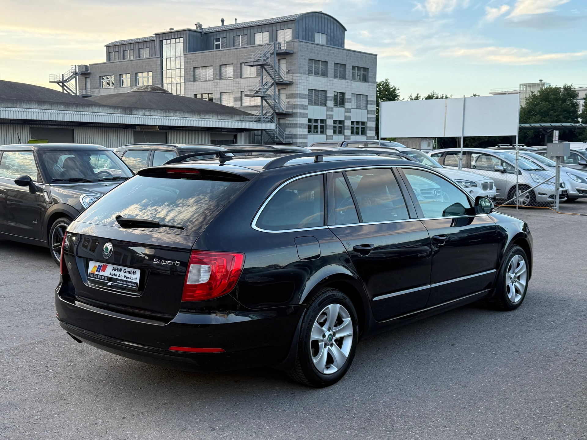 SKODA Superb Combi 2.0 TDi Ambition DSG-image-3