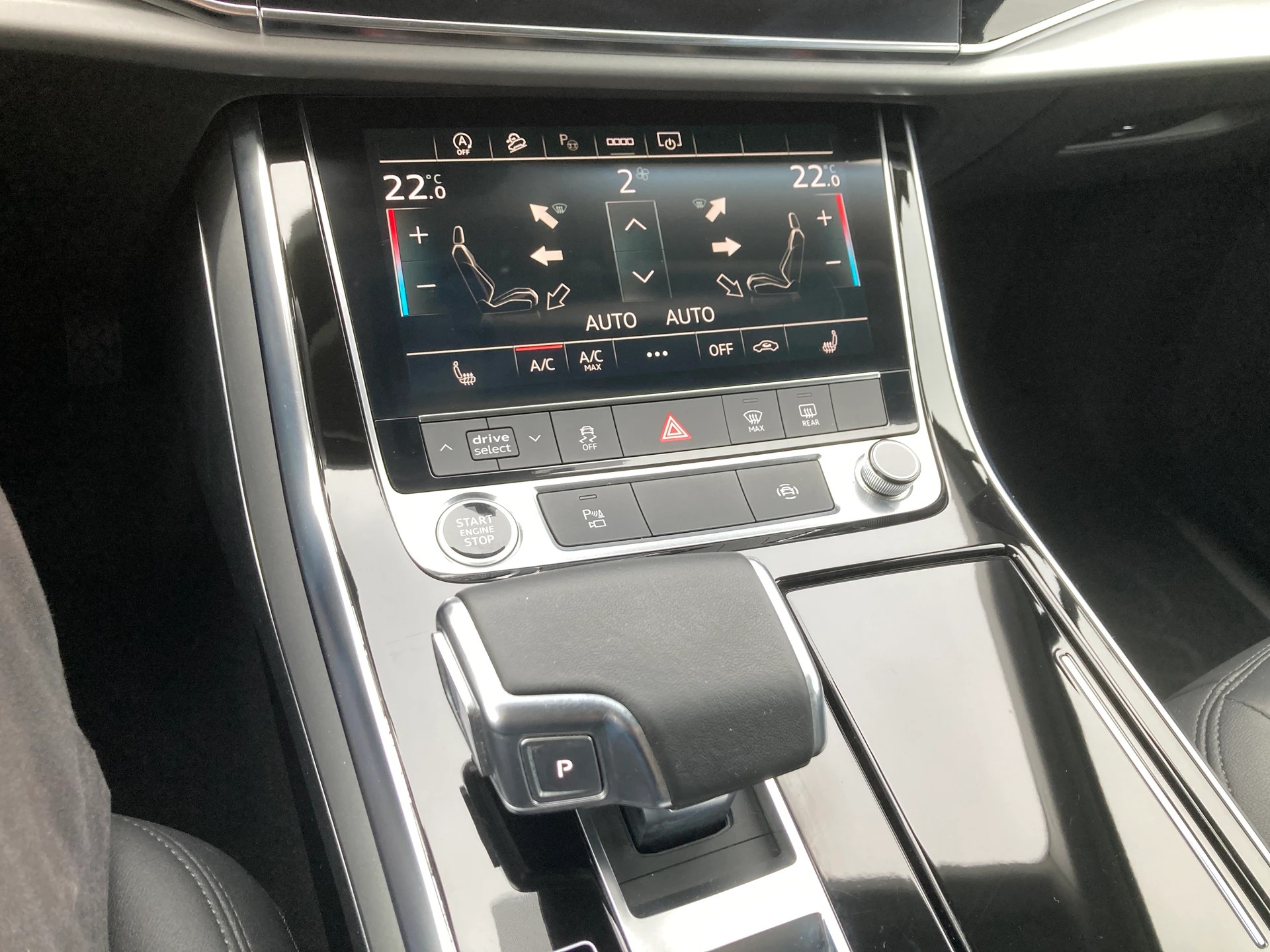 AUDI Q7 45 TDI quattro tiptronic 7 Sitzer-image-9