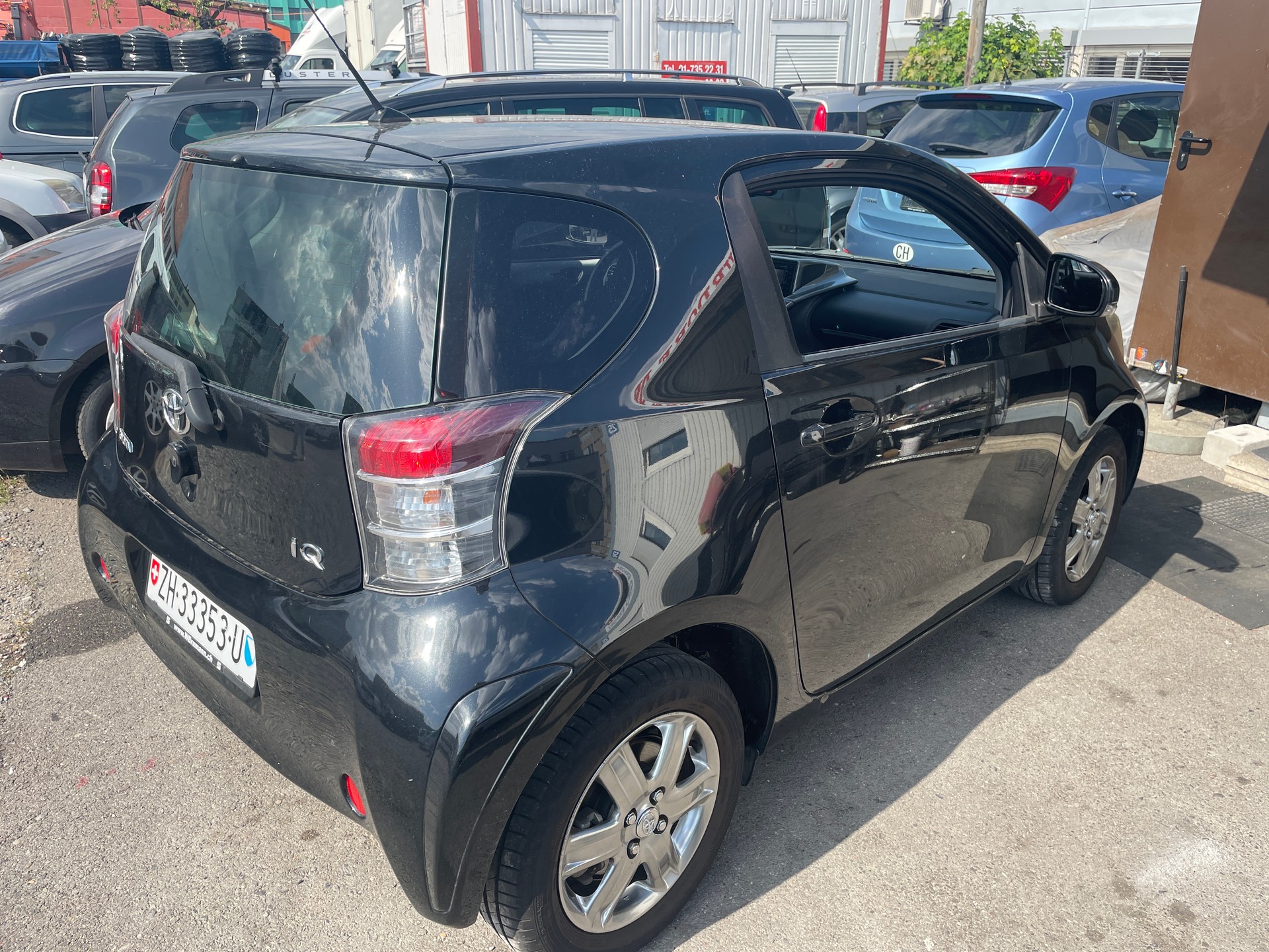 TOYOTA iQ 1.4 D-4D Linea Sol-image-2