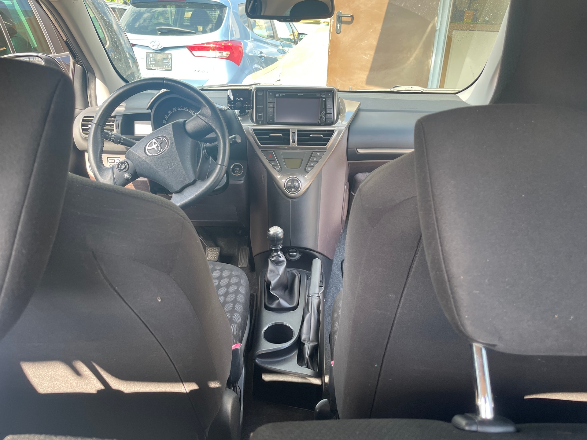 TOYOTA iQ 1.4 D-4D Linea Sol-image-9