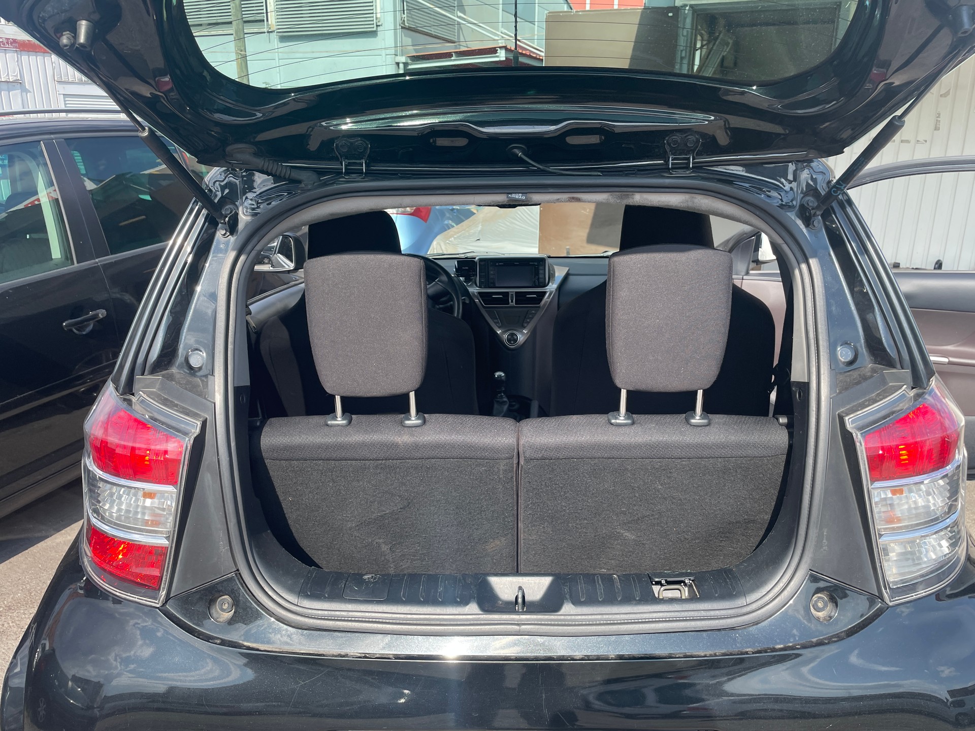 TOYOTA iQ 1.4 D-4D Linea Sol-image-10