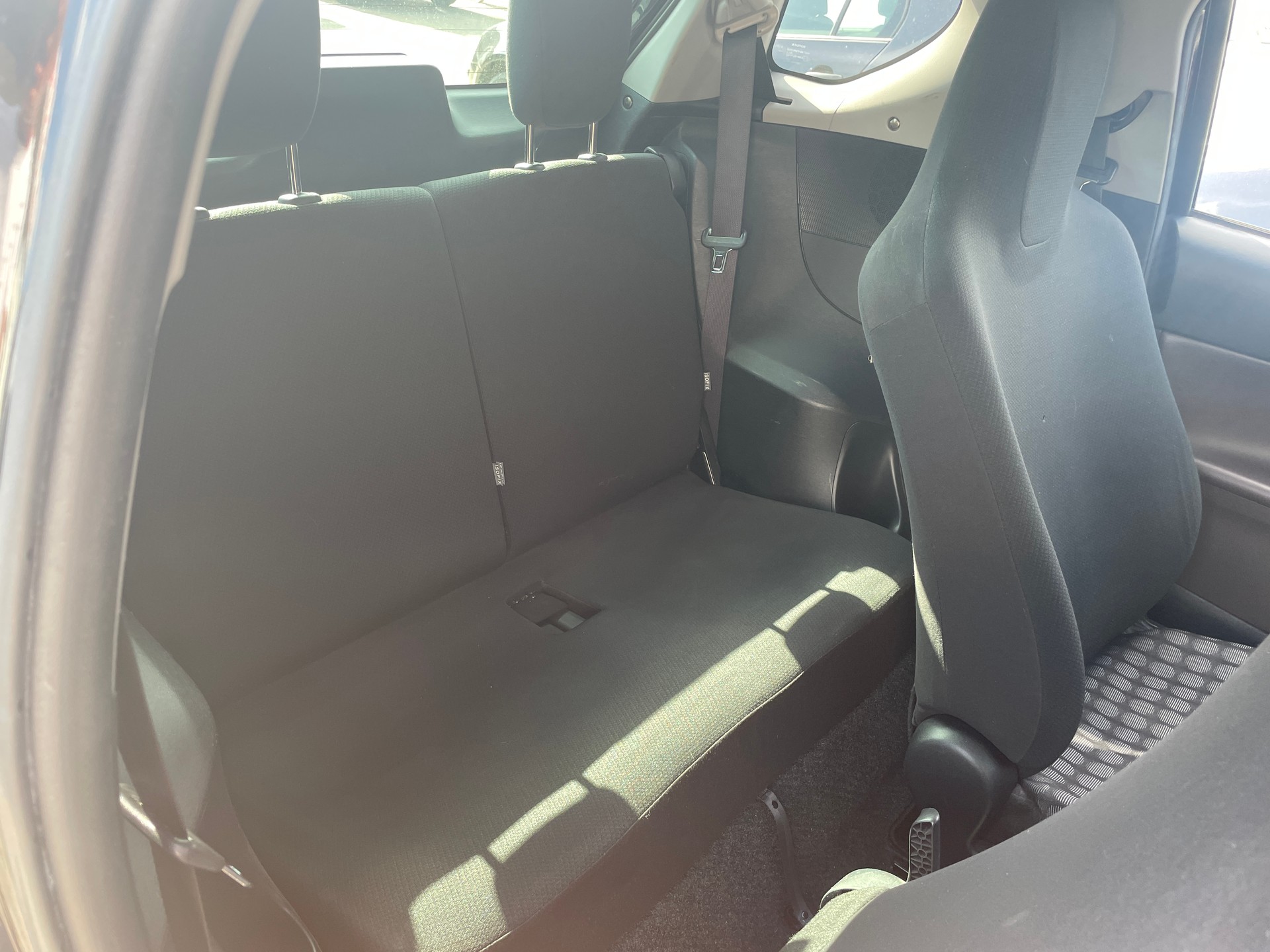 TOYOTA iQ 1.4 D-4D Linea Sol-image-8