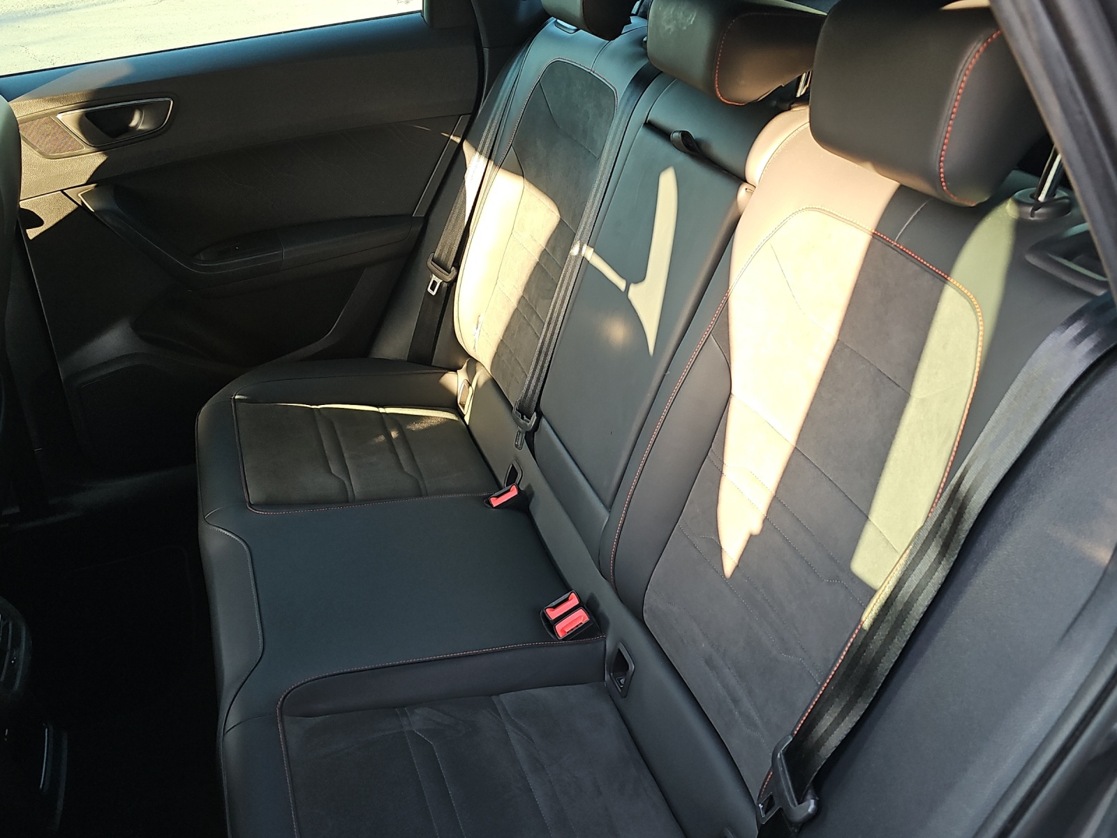 SEAT Ateca 2.0 TSI Hola FR 4Drive DSG-image-12