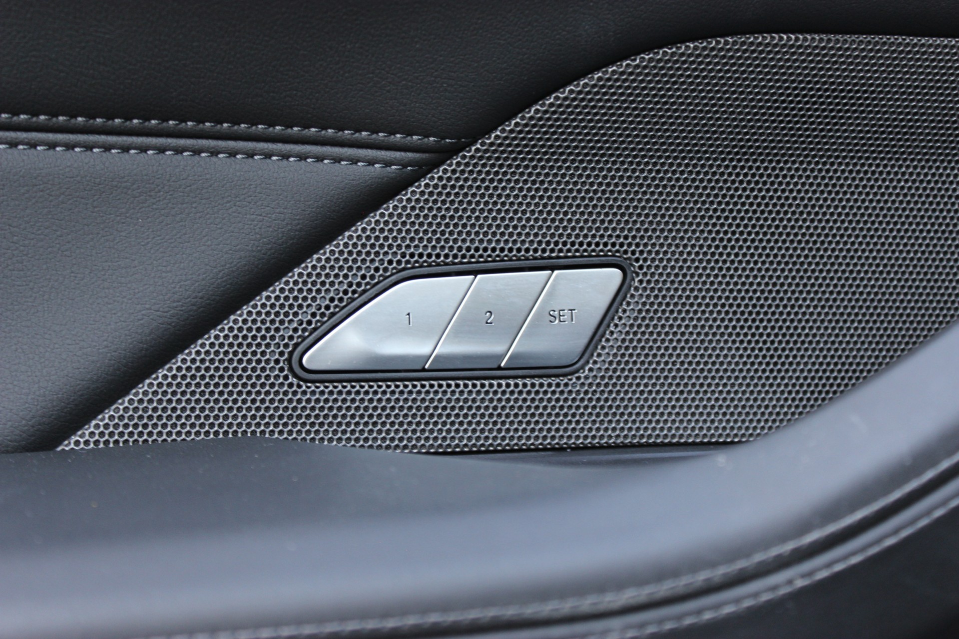 BMW M4 Coupé Competition M xDrive *M Carbon Exterieurpaket*-image-10