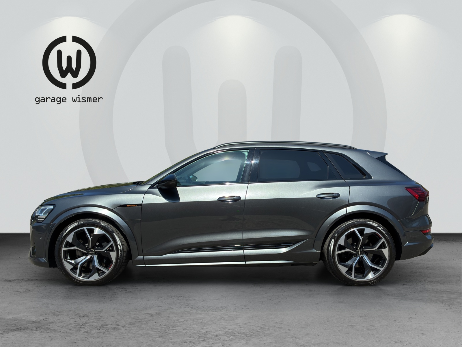 AUDI e-tron S quattro-showroom-element-1