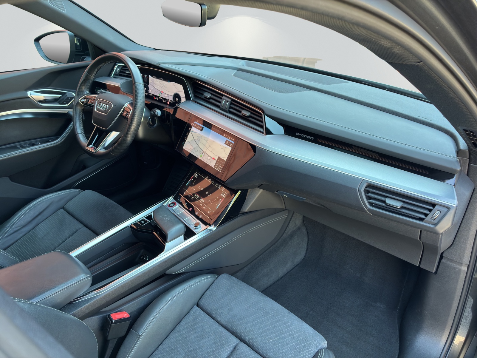 AUDI e-tron S quattro-image-7