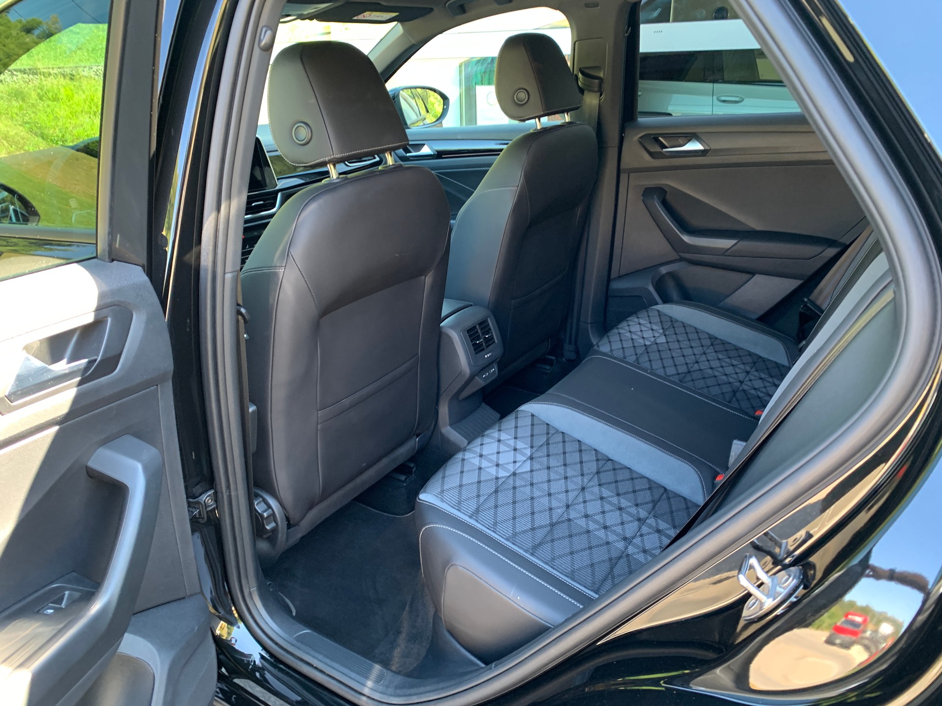 VW T-Roc 2.0 TSI R-Line DSG 4Motion-image-16