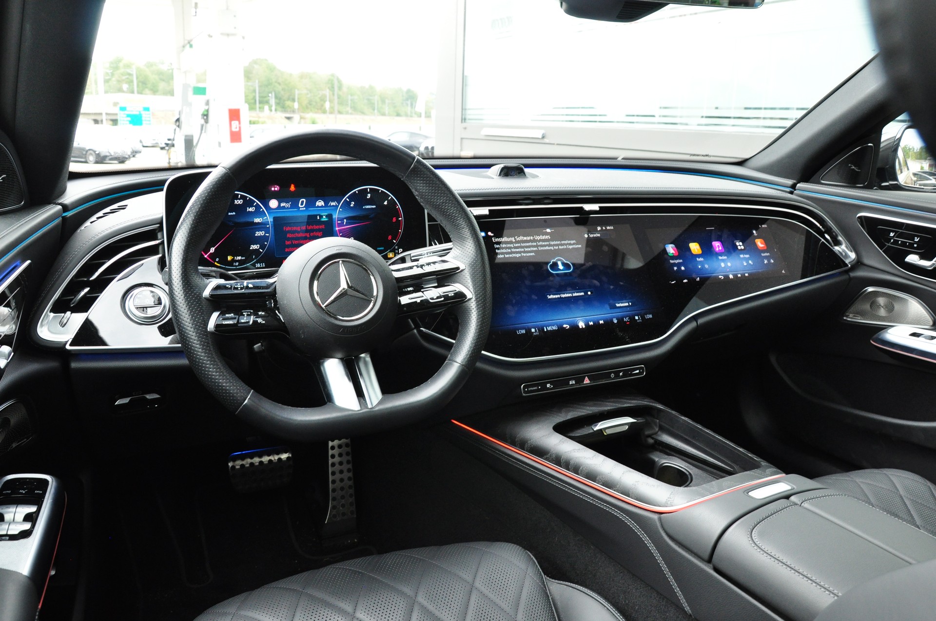MERCEDES-BENZ E 220 d 4Matic 9G-Tronic-image-13