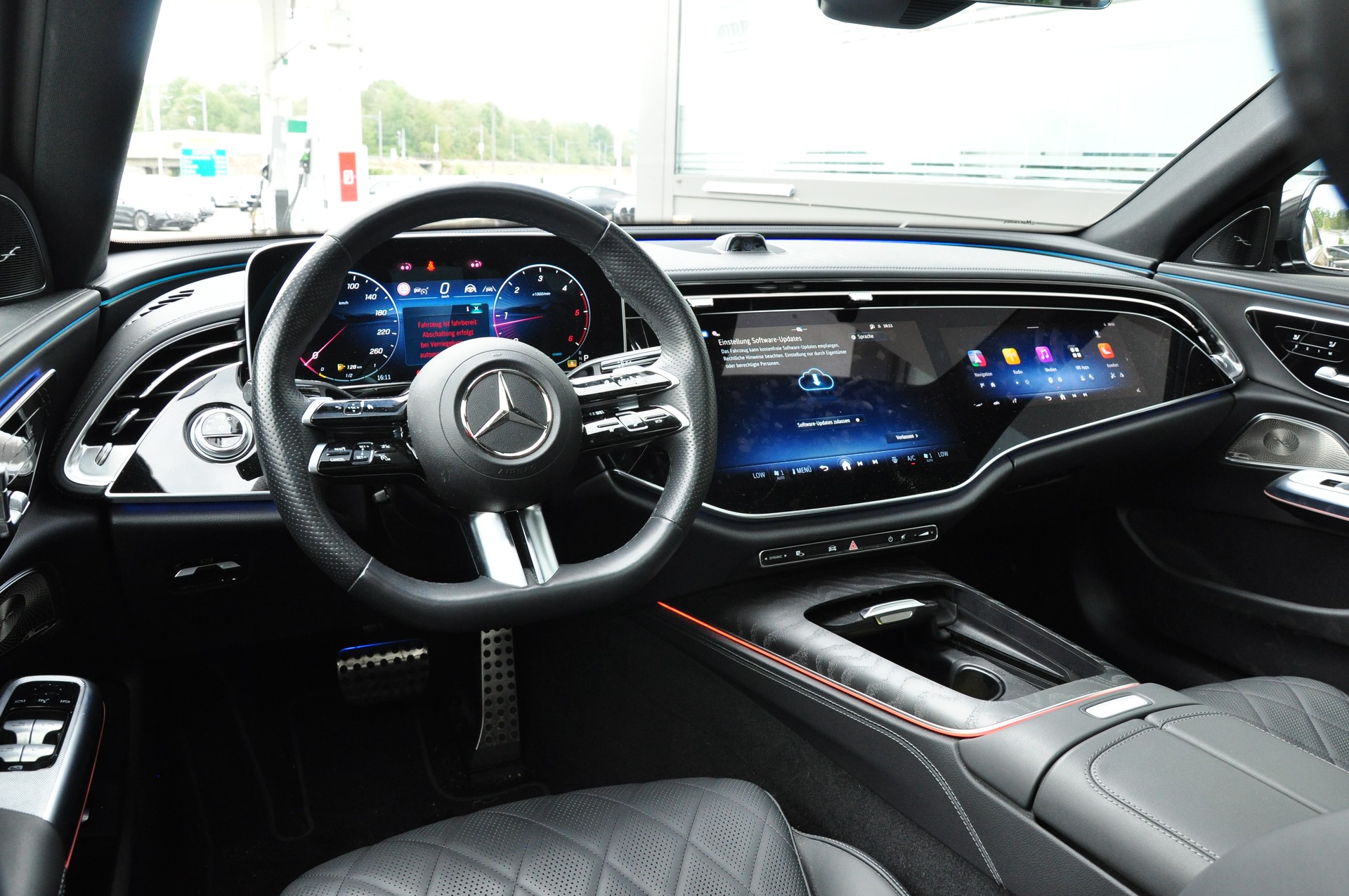 MERCEDES-BENZ E 220 d 4Matic 9G-Tronic-image-12