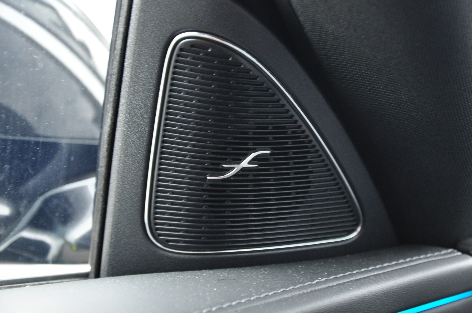 MERCEDES-BENZ E 220 d 4Matic 9G-Tronic-image-16
