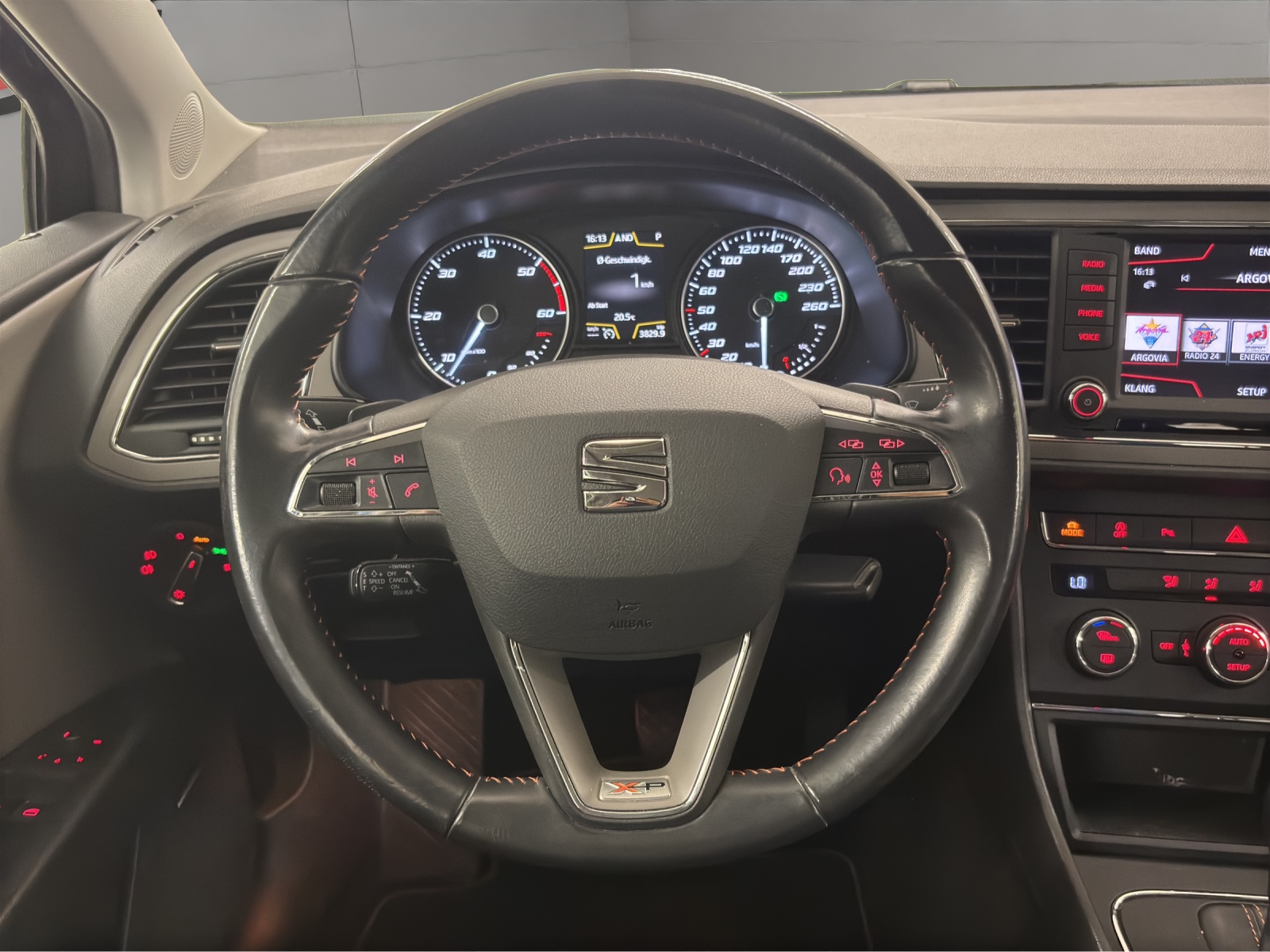 SEAT Leon ST 2.0 TDI X-Perience 4Drive DSG-image-9