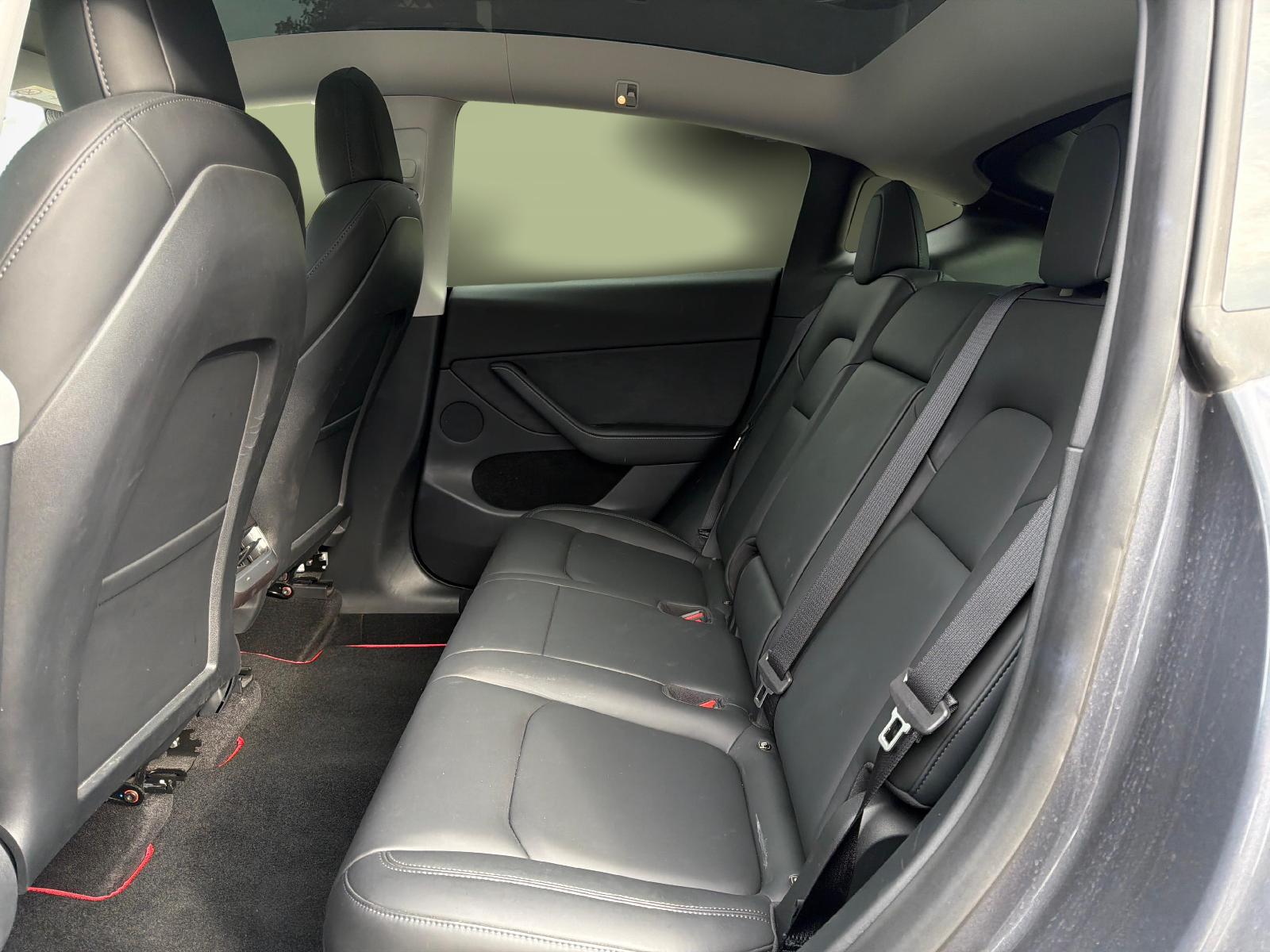 TESLA Model Y Long Range D-image-10