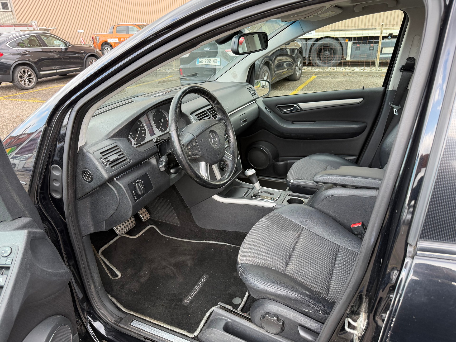 MERCEDES-BENZ B 200-image-11