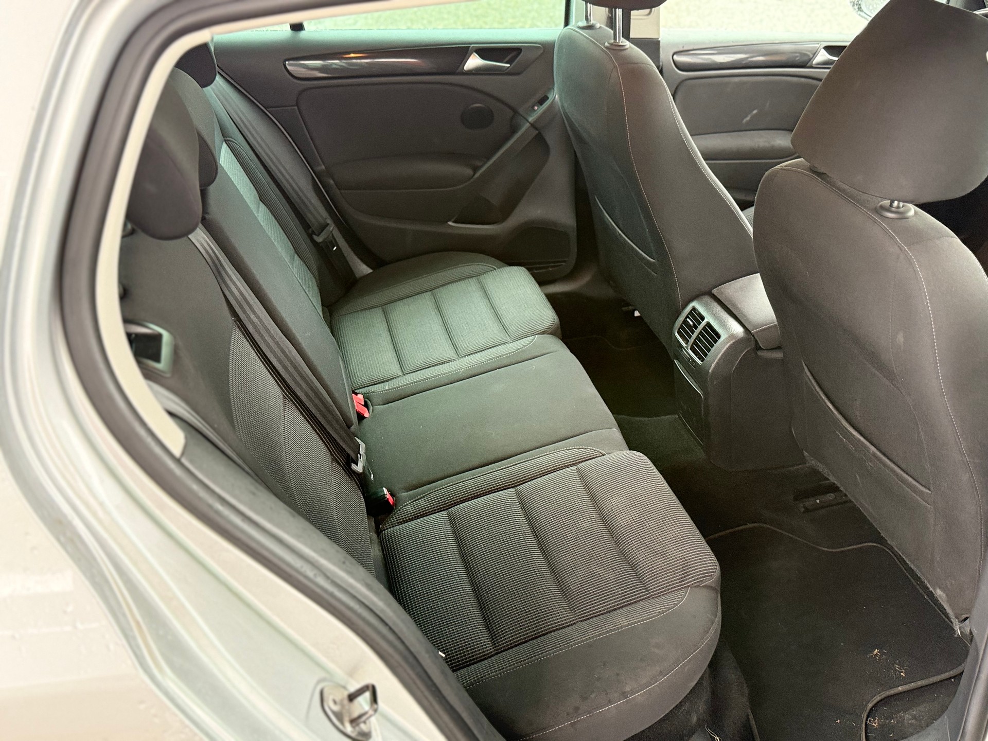 VW Golf 2.0 TDI Highline 4Motion-image-1