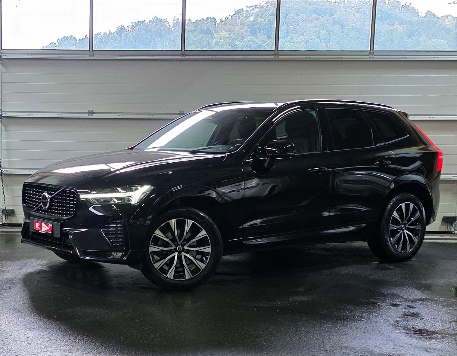 VOLVO XC60 B5 Benzin Mild Hybrid AWD Plus Dark Geartronic-image-0