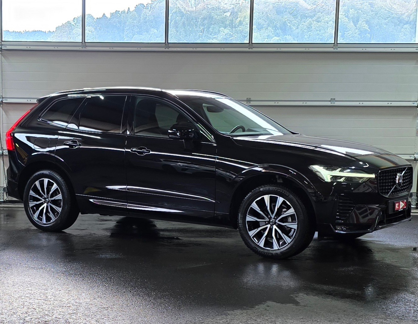 VOLVO XC60 B5 Benzin Mild Hybrid AWD Plus Dark Geartronic-image-6