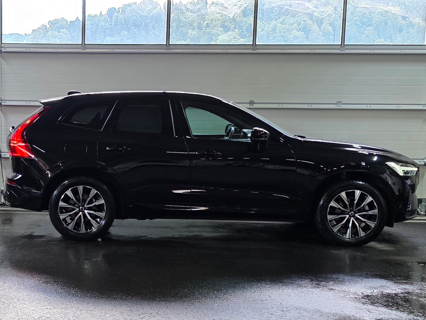 VOLVO XC60 B5 Benzin Mild Hybrid AWD Plus Dark Geartronic-image-5