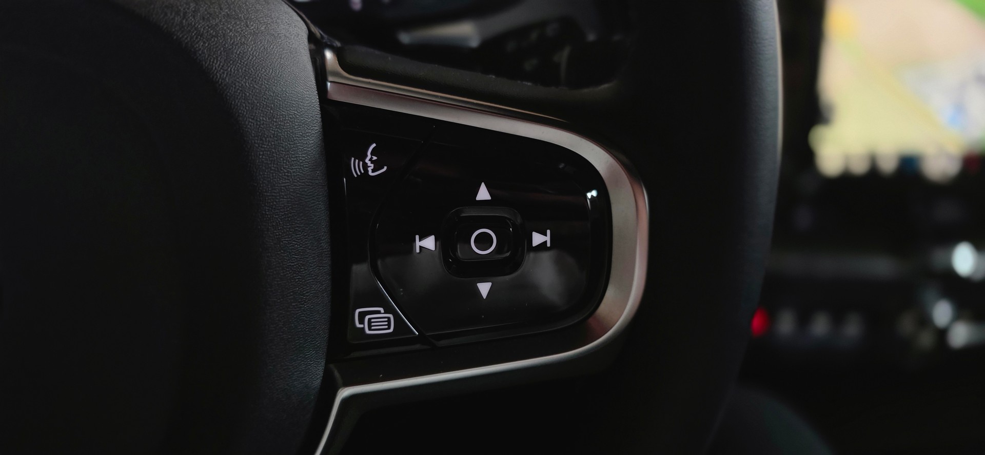 VOLVO XC60 B5 Benzin Mild Hybrid AWD Plus Dark Geartronic-image-12