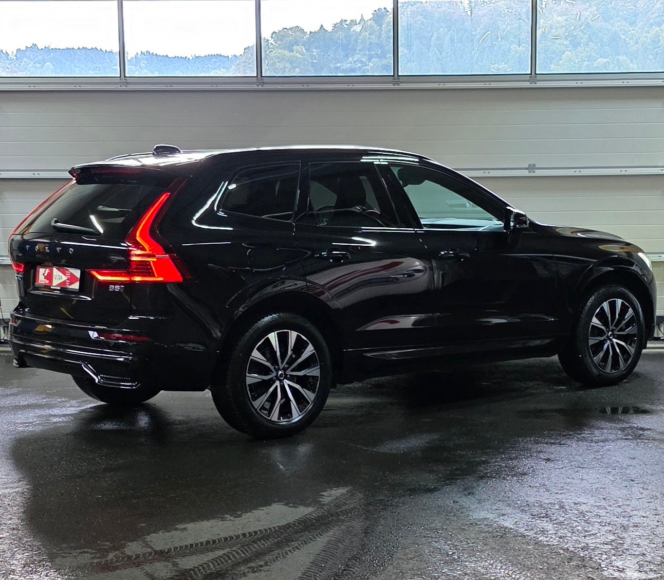 VOLVO XC60 B5 Benzin Mild Hybrid AWD Plus Dark Geartronic-image-4