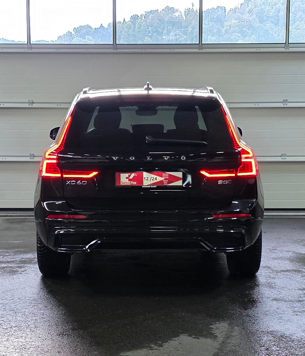 VOLVO XC60 B5 Benzin Mild Hybrid AWD Plus Dark Geartronic-image-3