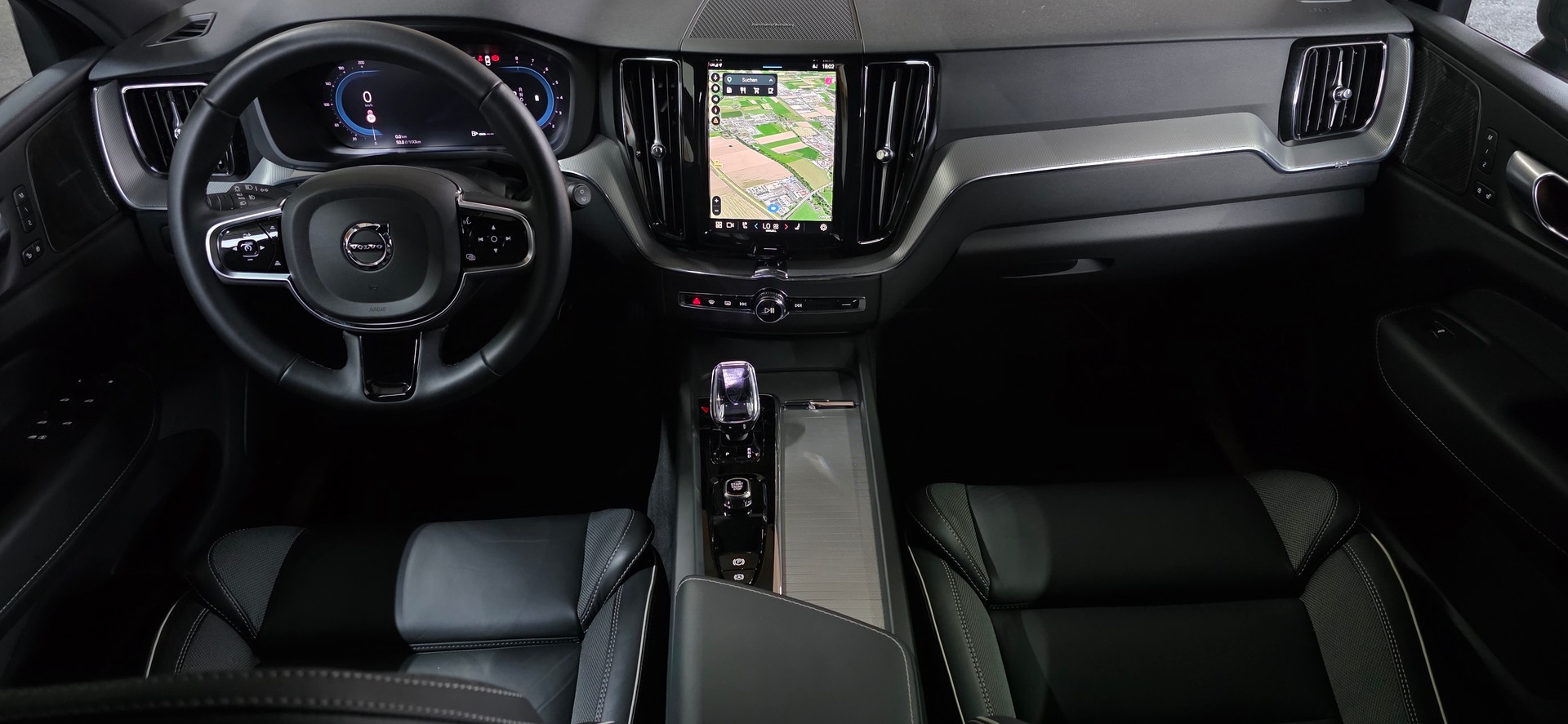 VOLVO XC60 B5 Benzin Mild Hybrid AWD Plus Dark Geartronic-image-10
