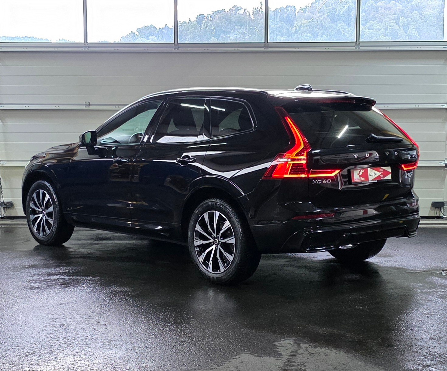 VOLVO XC60 B5 Benzin Mild Hybrid AWD Plus Dark Geartronic-image-2