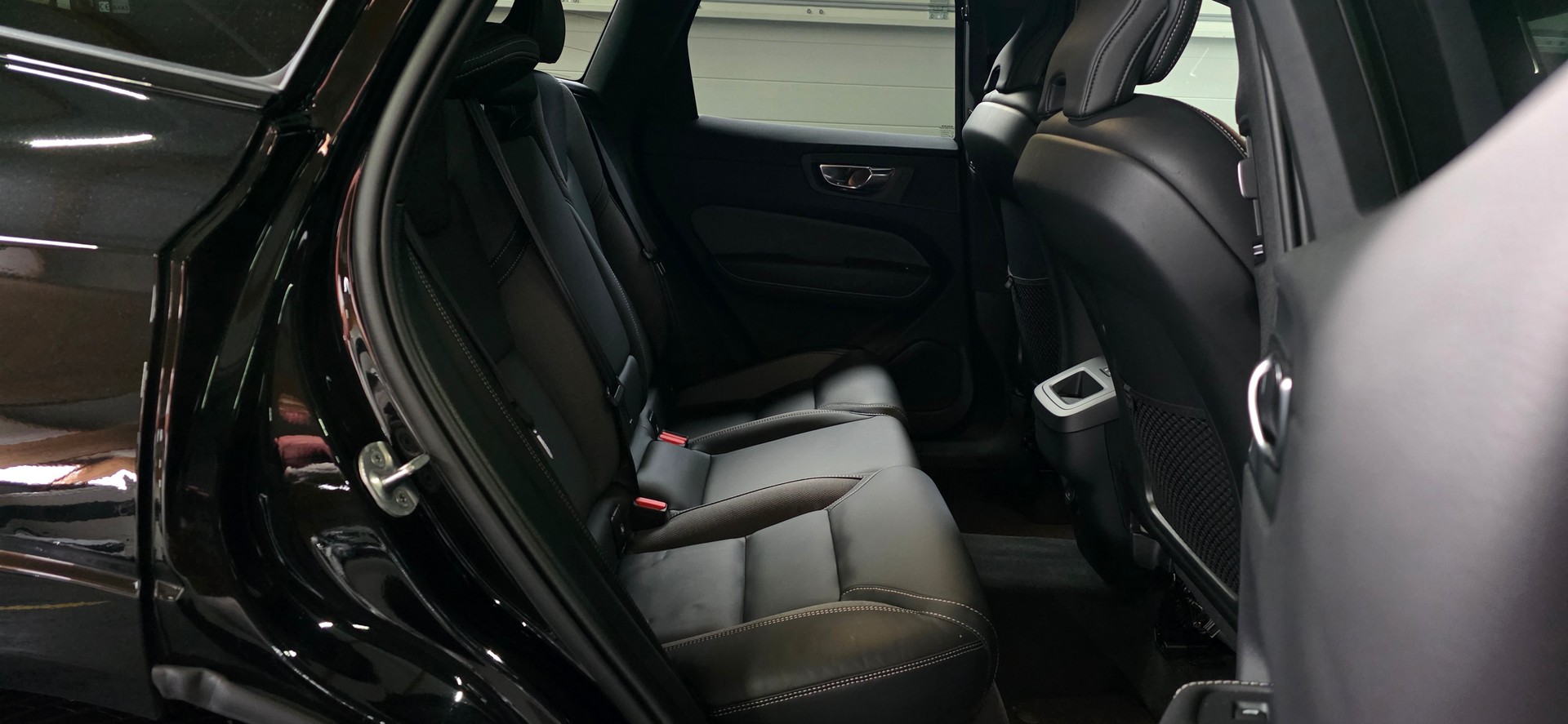 VOLVO XC60 B5 Benzin Mild Hybrid AWD Plus Dark Geartronic-image-27