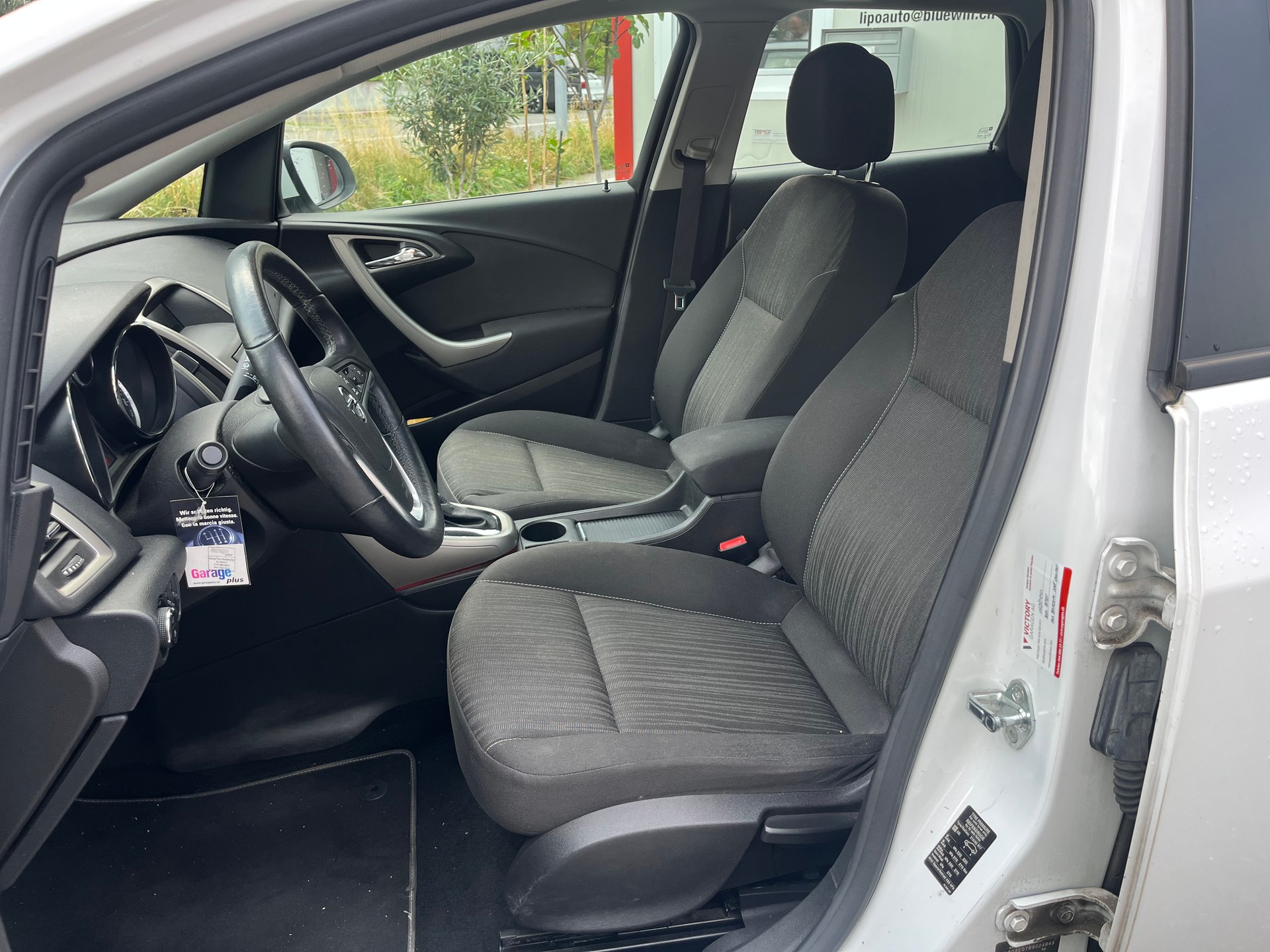 OPEL Astra SportsTourer 1.6i 16V Enjoy Automatic-image-8