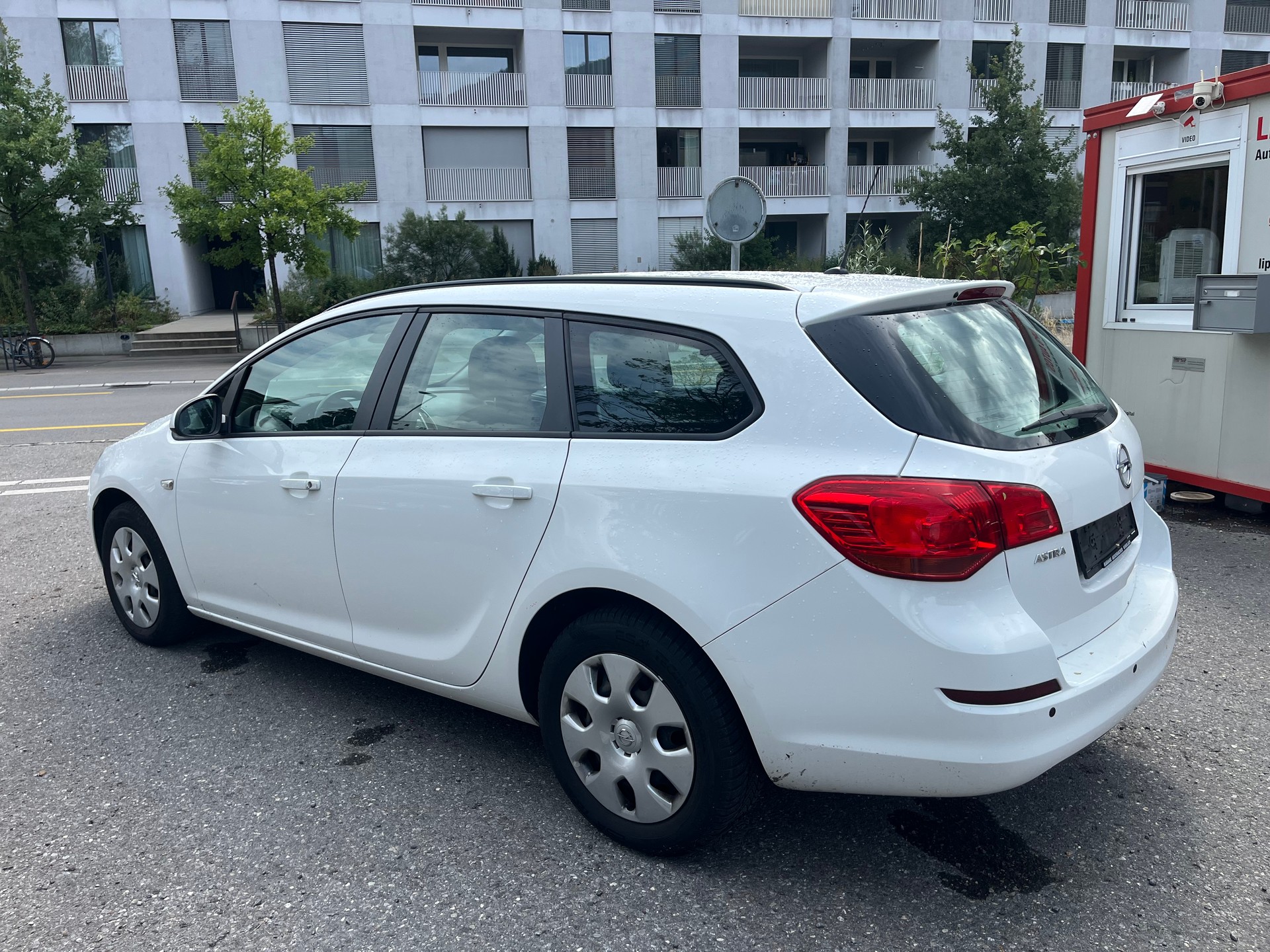 OPEL Astra SportsTourer 1.6i 16V Enjoy Automatic-image-2
