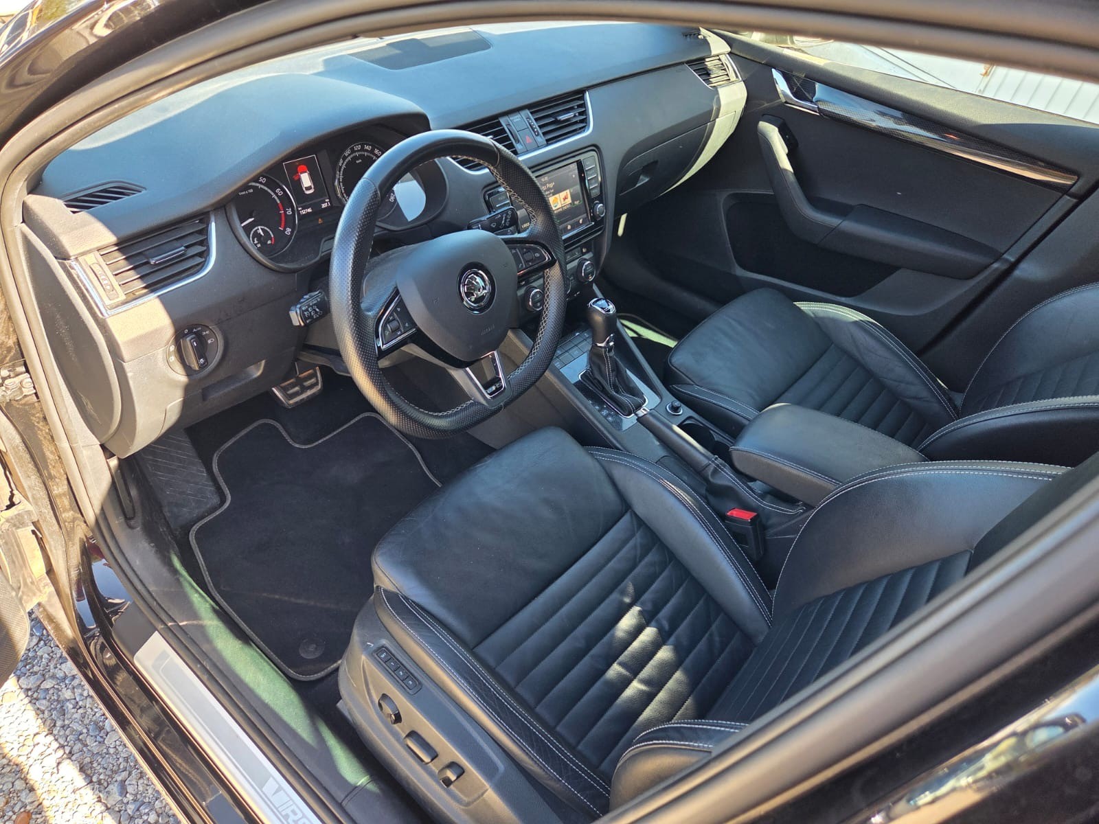 SKODA Octavia Combi 2.0 TSI RS DSG-image-8