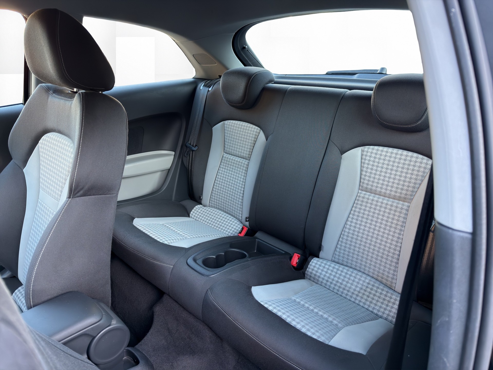 AUDI A1 1.4 TFSI Attraction-image-11
