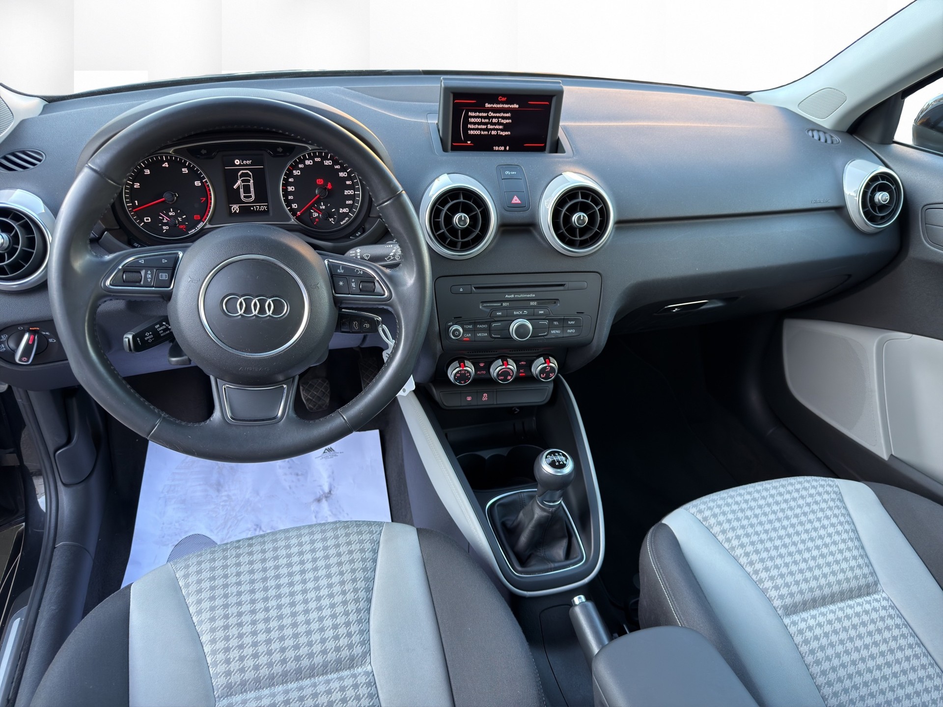 AUDI A1 1.4 TFSI Attraction-image-12