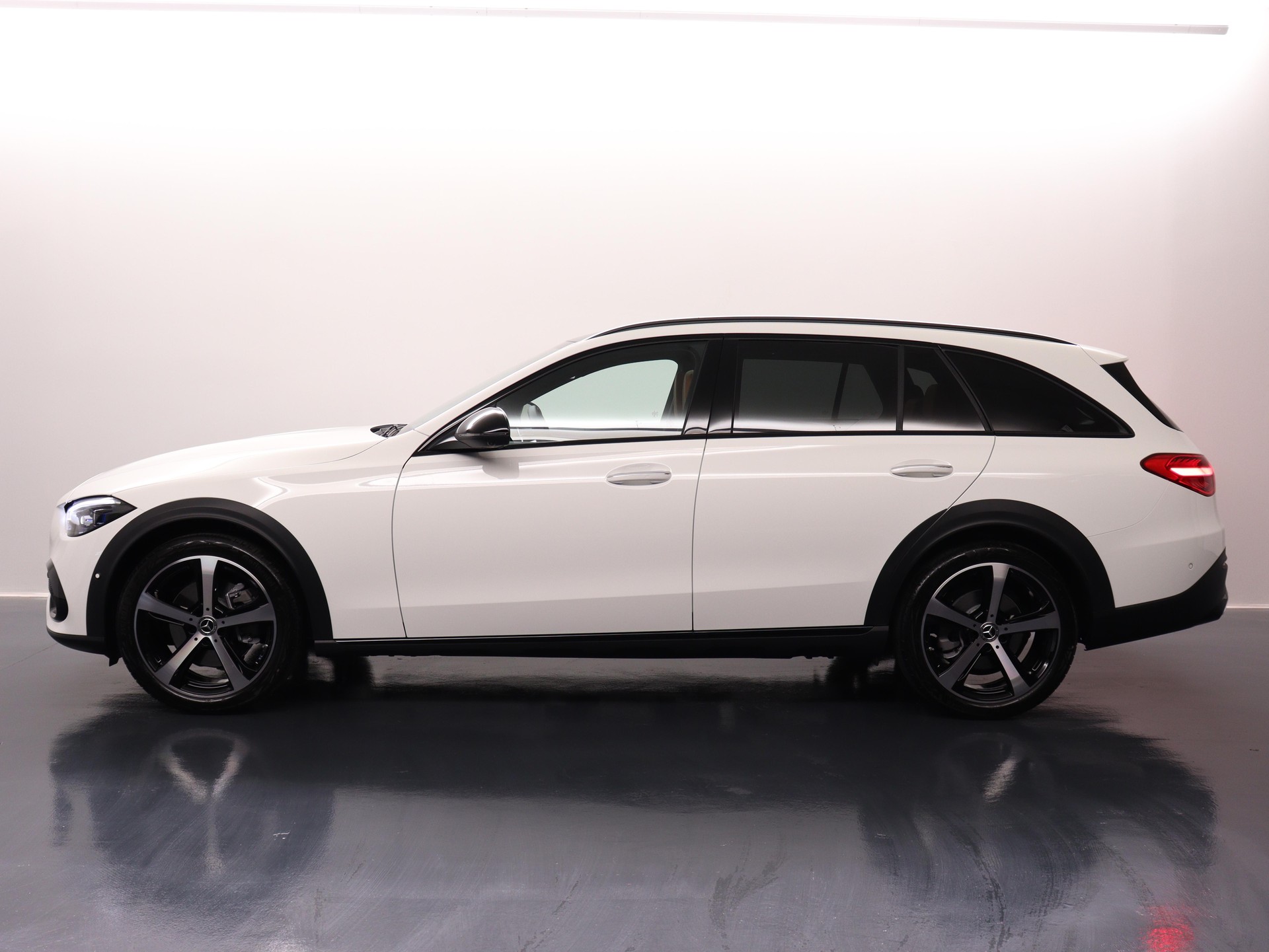 MERCEDES-BENZ C 200 All-Terrain Avantgarde 4matic Kombi-image-3
