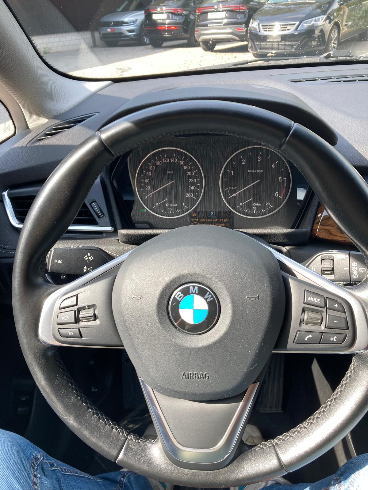BMW 220d xDrive Active Tourer Steptronic-image-14