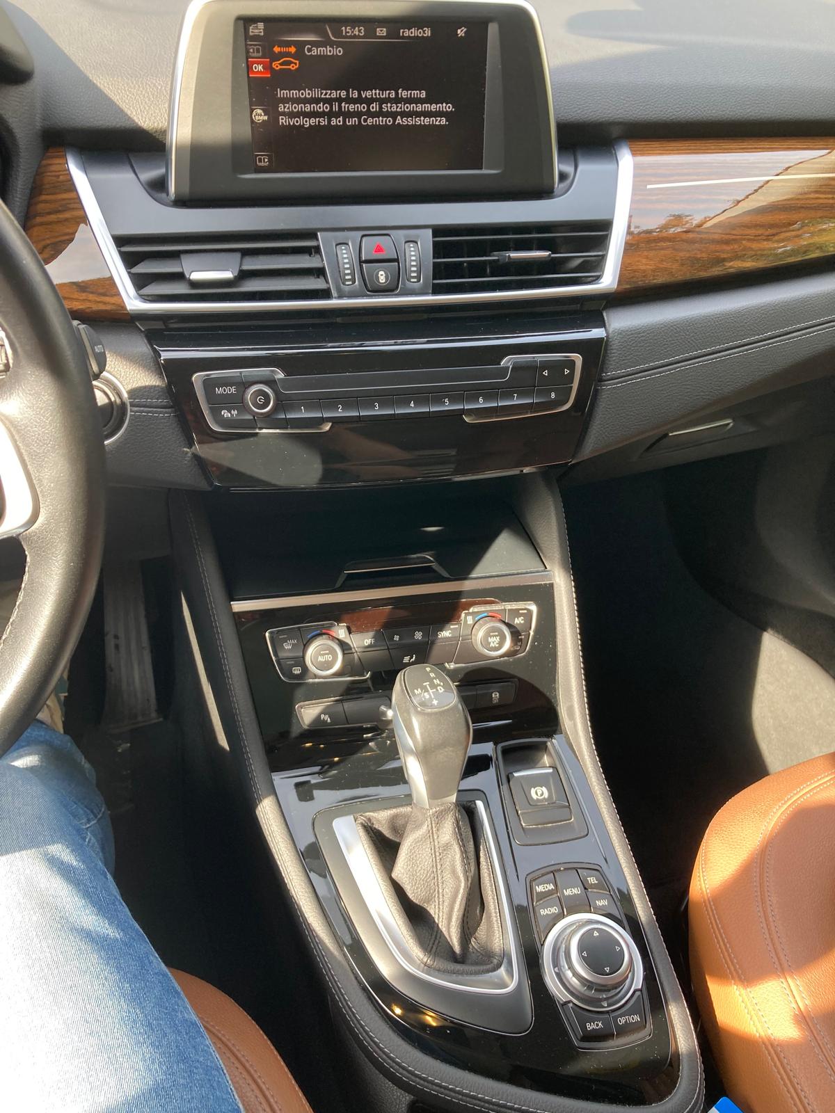 BMW 220d xDrive Active Tourer Steptronic-image-13