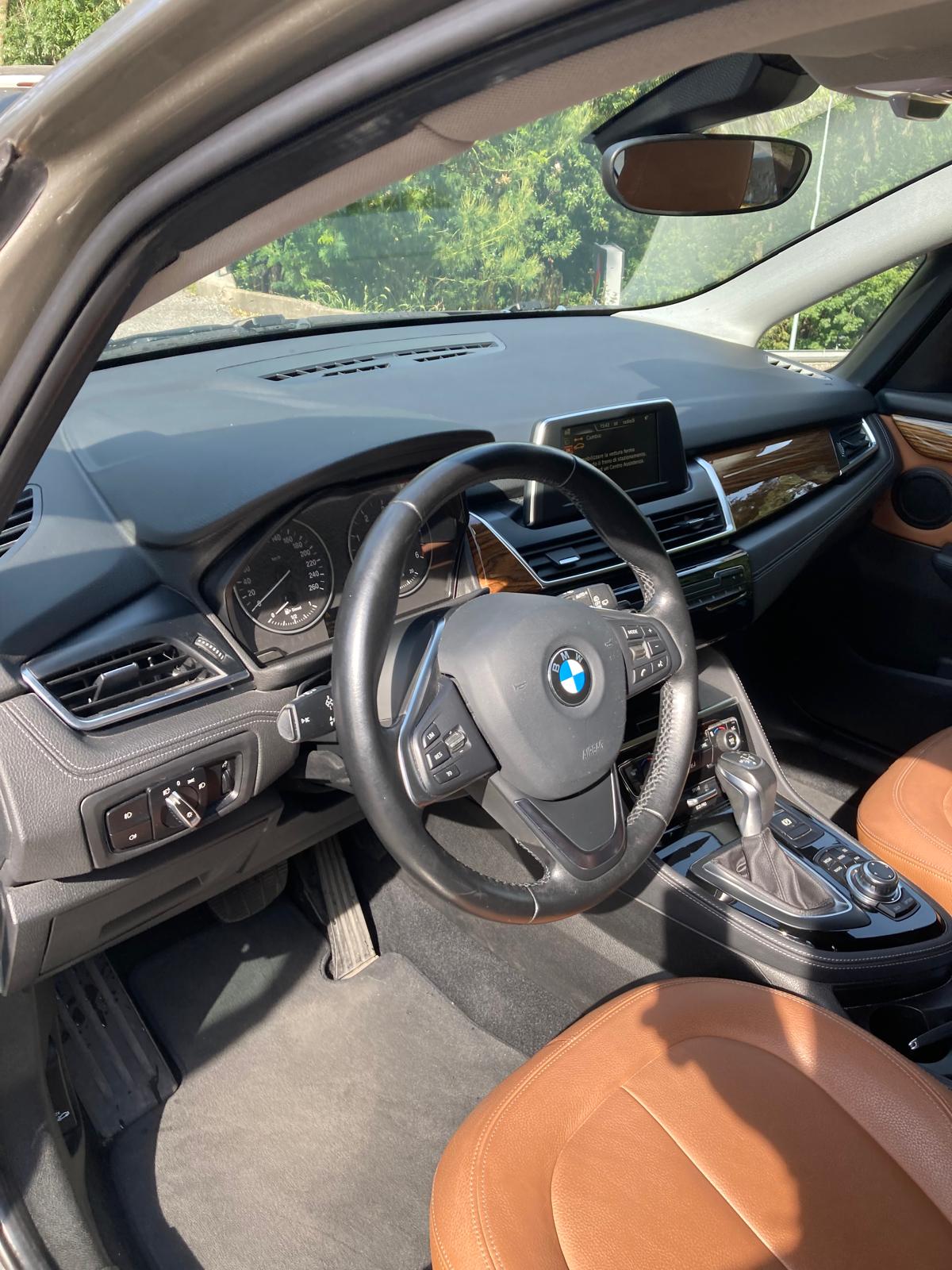 BMW 220d xDrive Active Tourer Steptronic-image-12