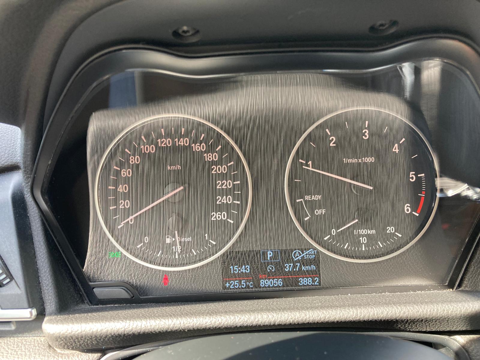 BMW 220d xDrive Active Tourer Steptronic-image-15