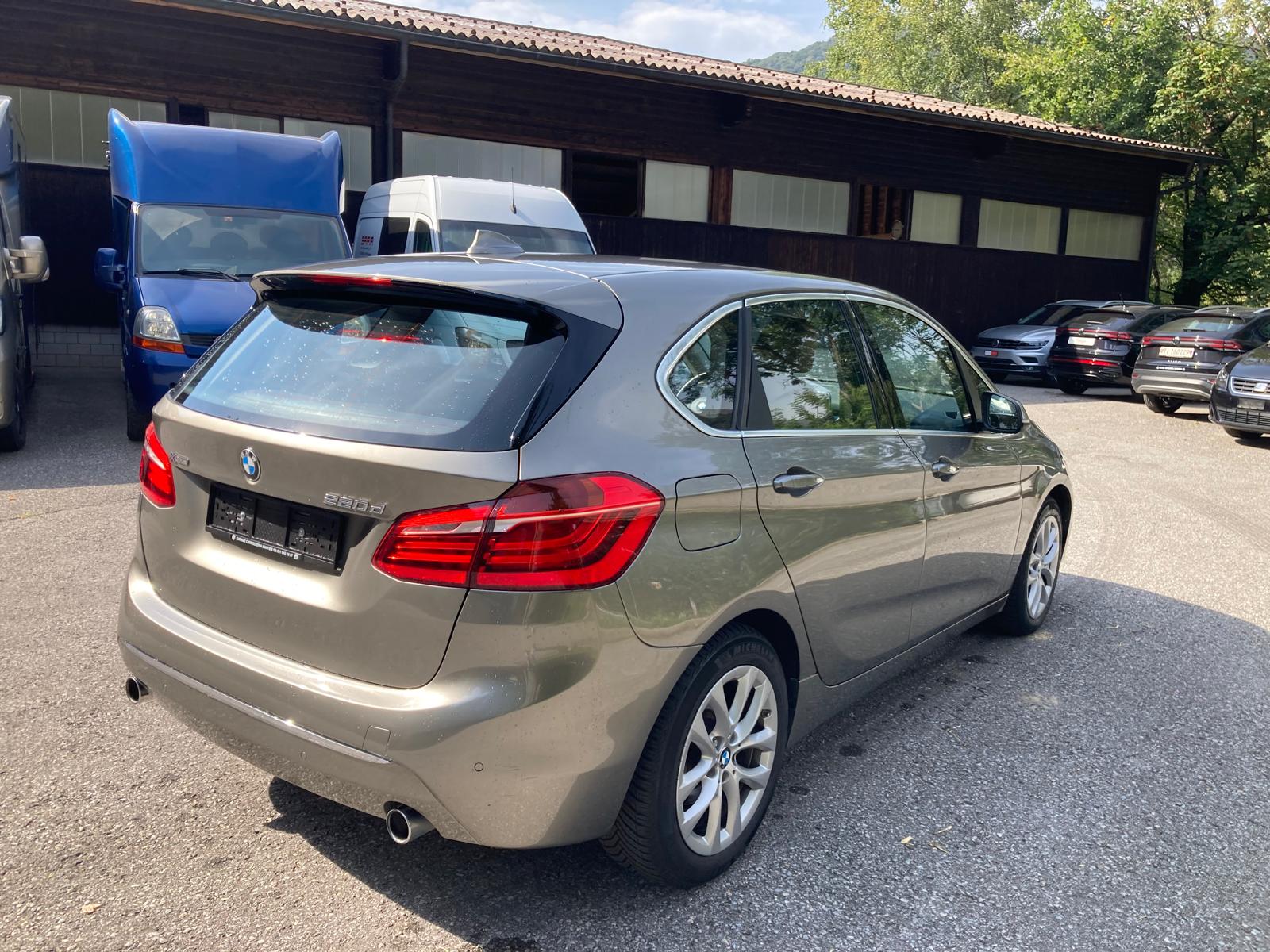 BMW 220d xDrive Active Tourer Steptronic-image-6