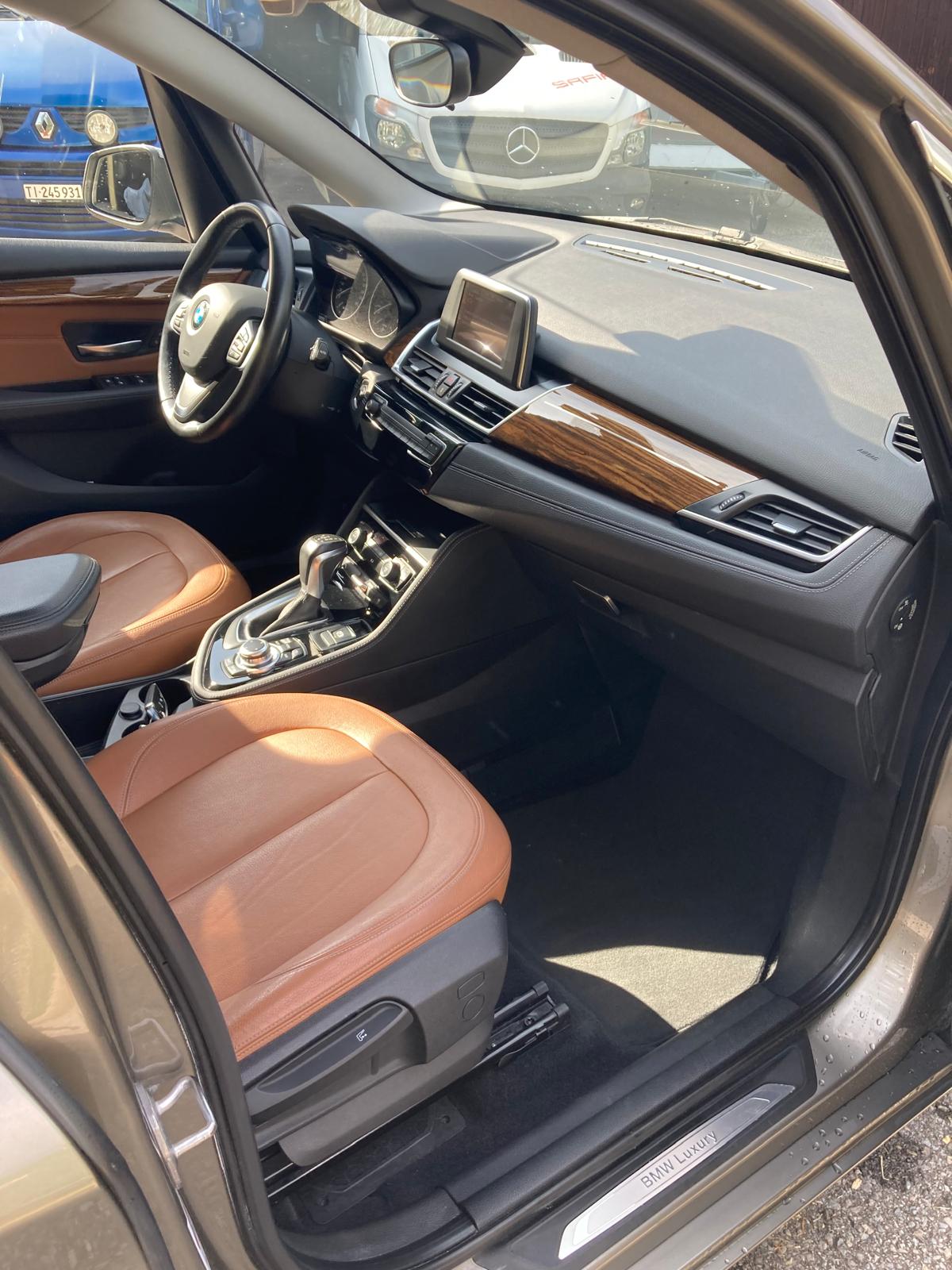 BMW 220d xDrive Active Tourer Steptronic-image-8