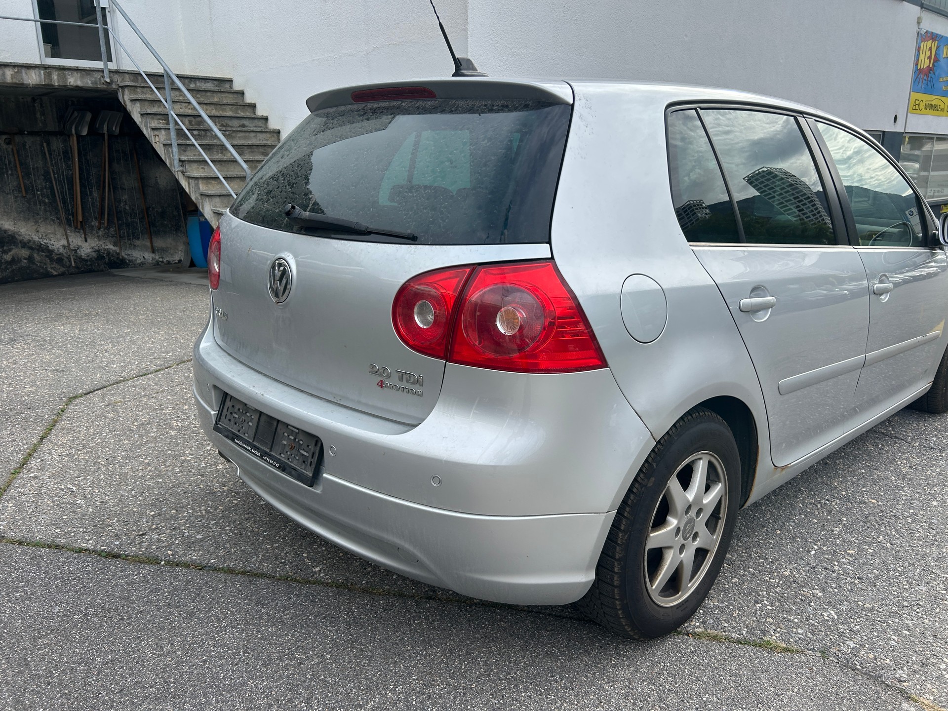VW Golf 2.0 TDI Sportline 4Motion-image-4