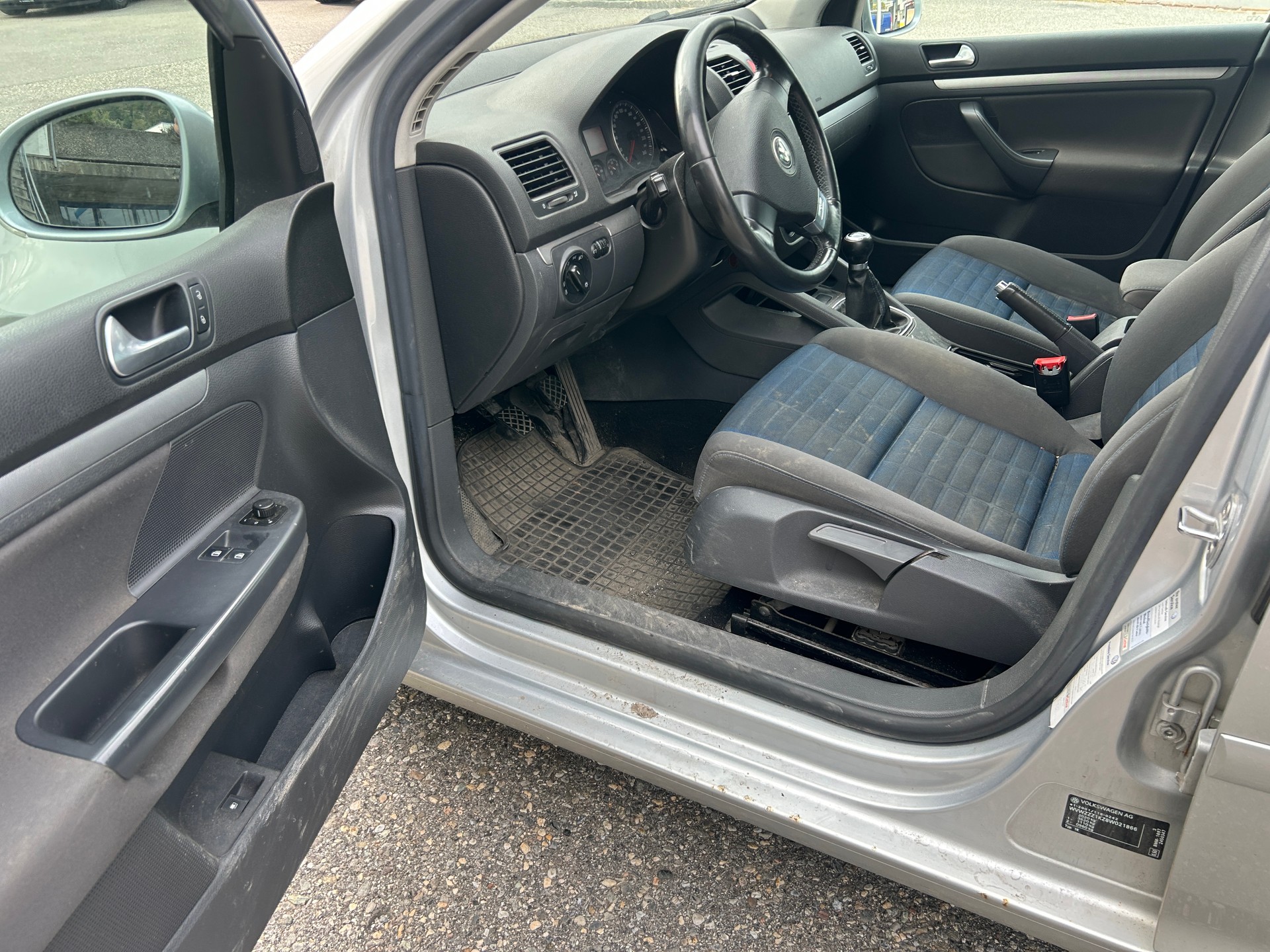 VW Golf 2.0 TDI Sportline 4Motion-image-10