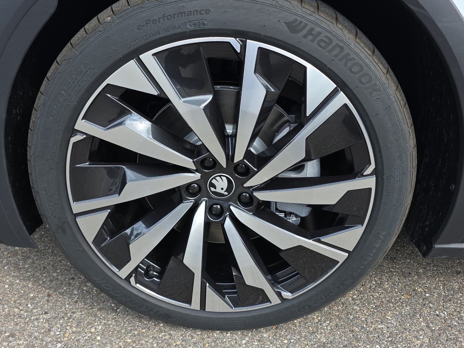 SKODA Elroq 85x Sportline 4x4-image-10