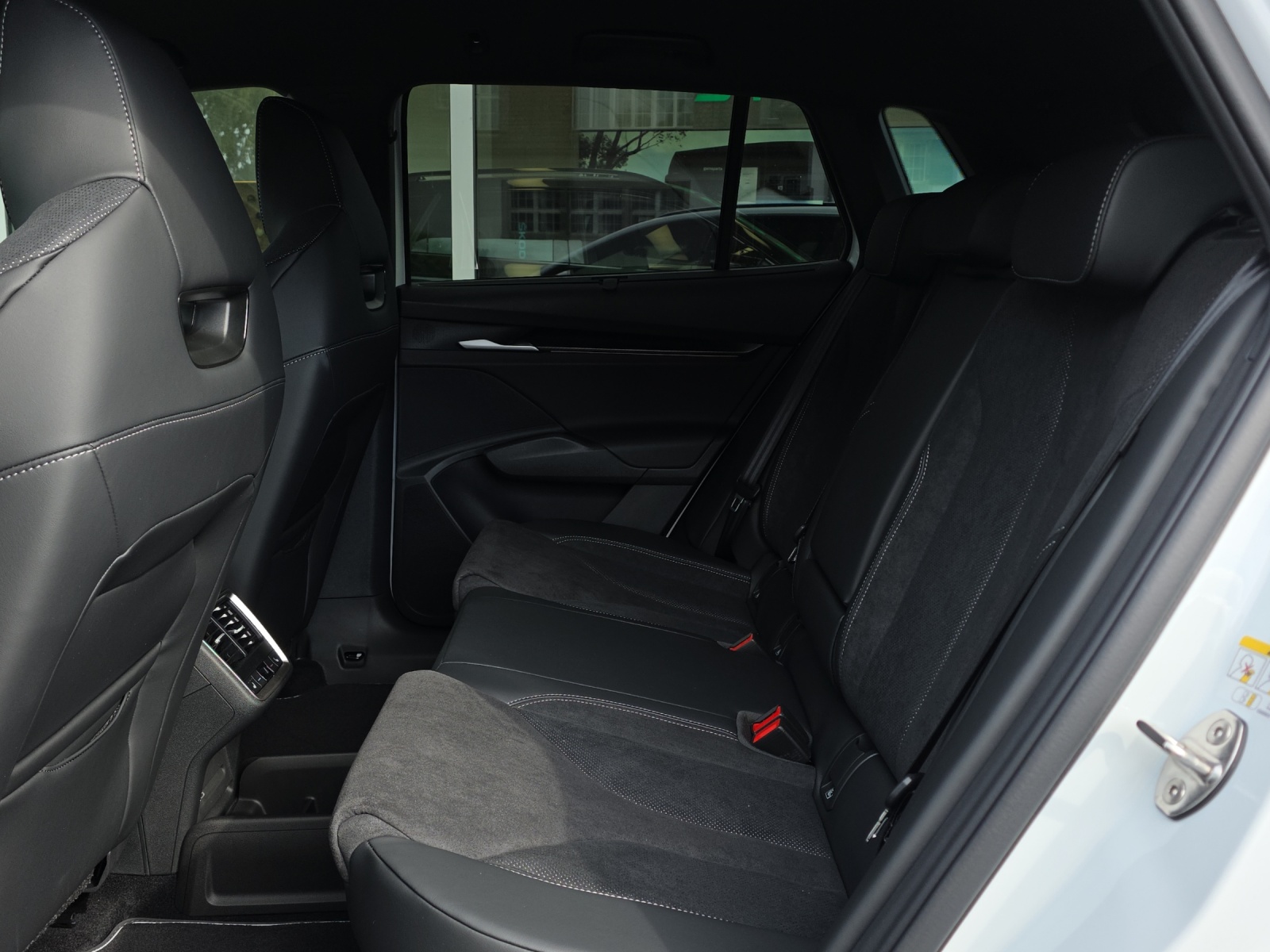 SKODA Elroq 85x Sportline 4x4-image-7