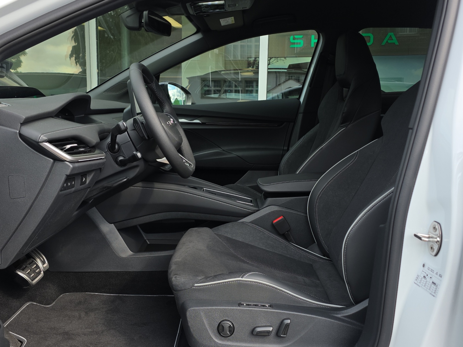 SKODA Elroq 85x Sportline 4x4-image-5