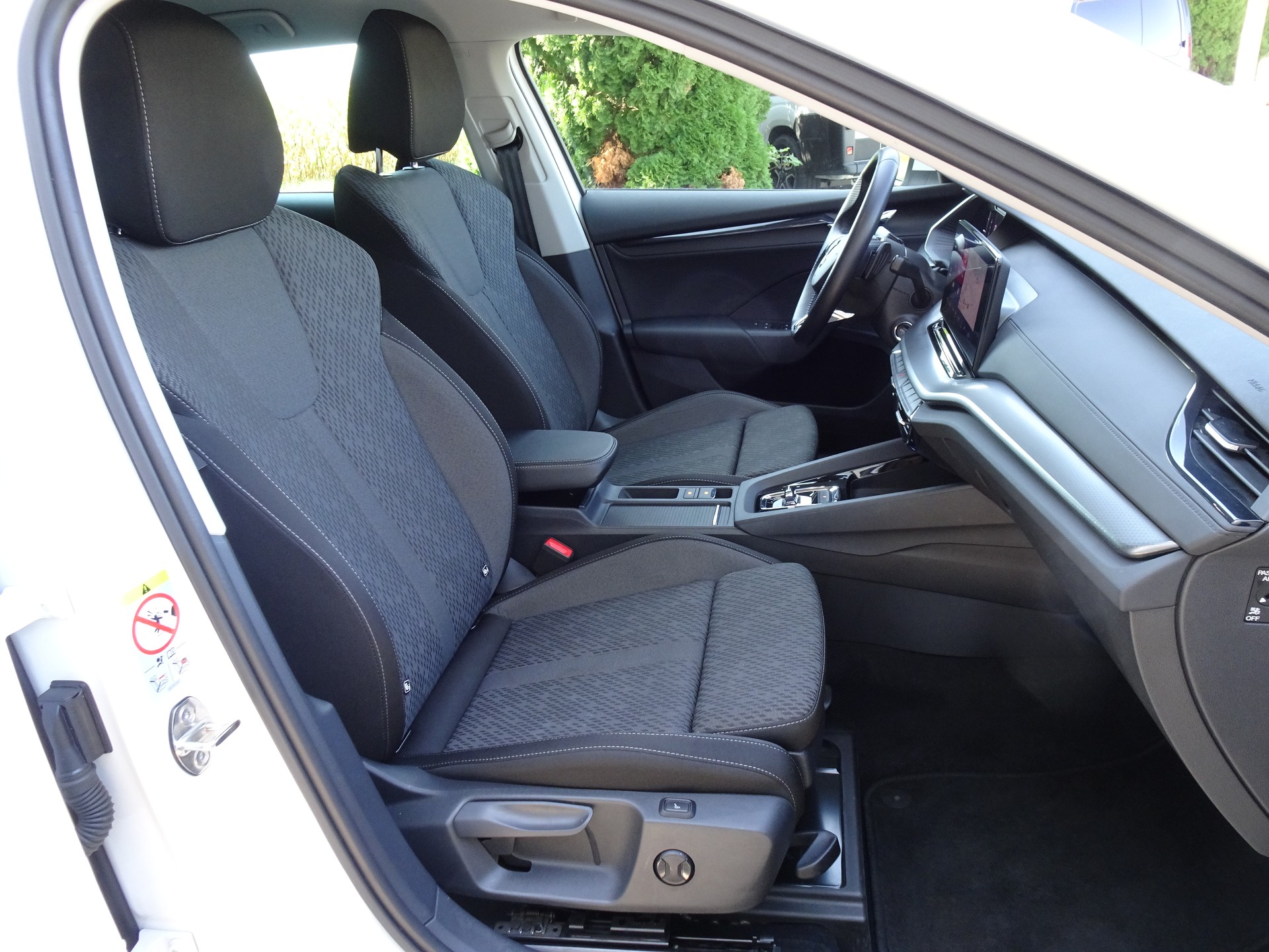 SKODA Octavia Combi 1.5 TSI mHEV DSG Ambition-image-7