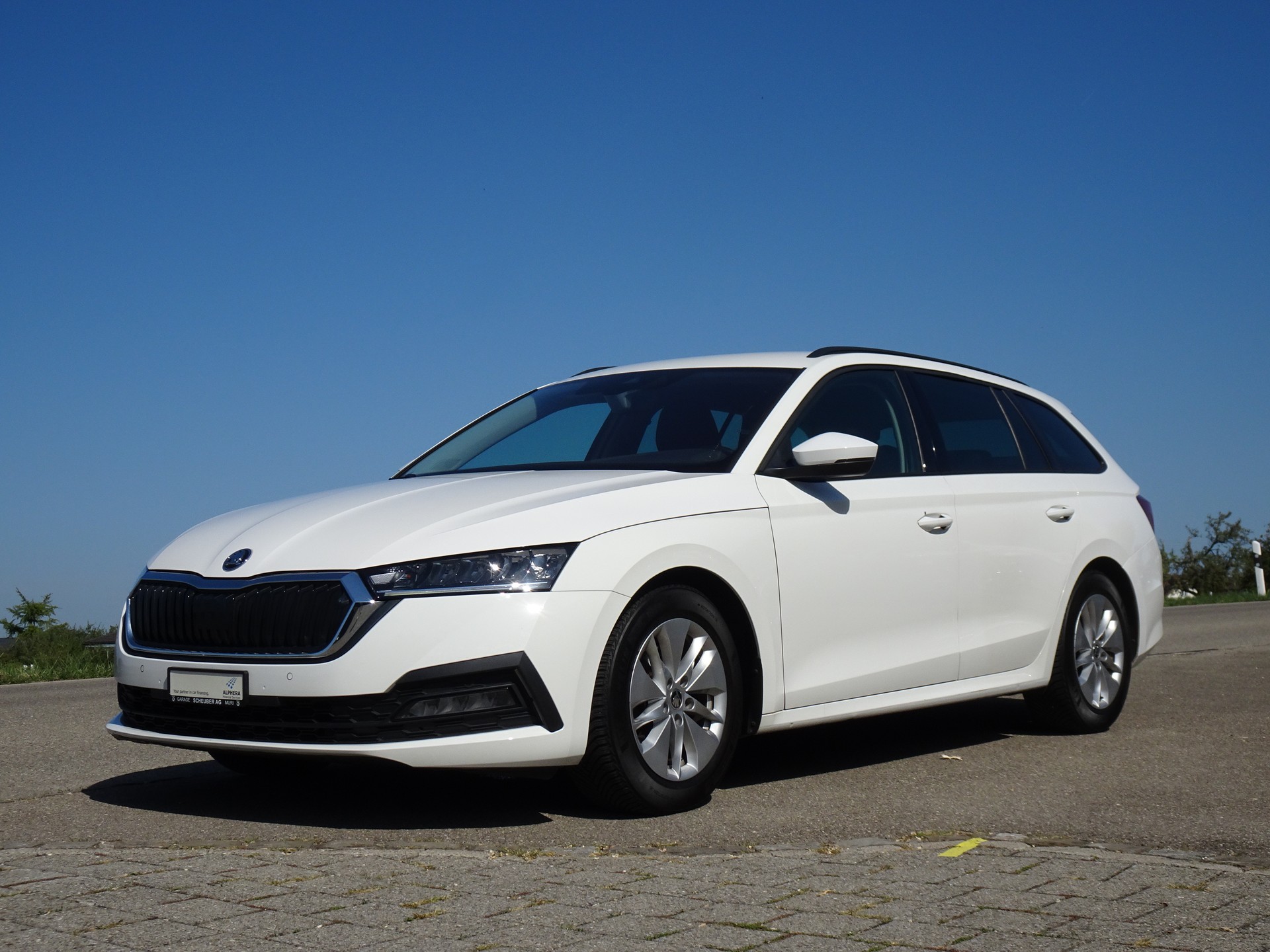 SKODA Octavia Combi 1.5 TSI mHEV DSG Ambition-image-0