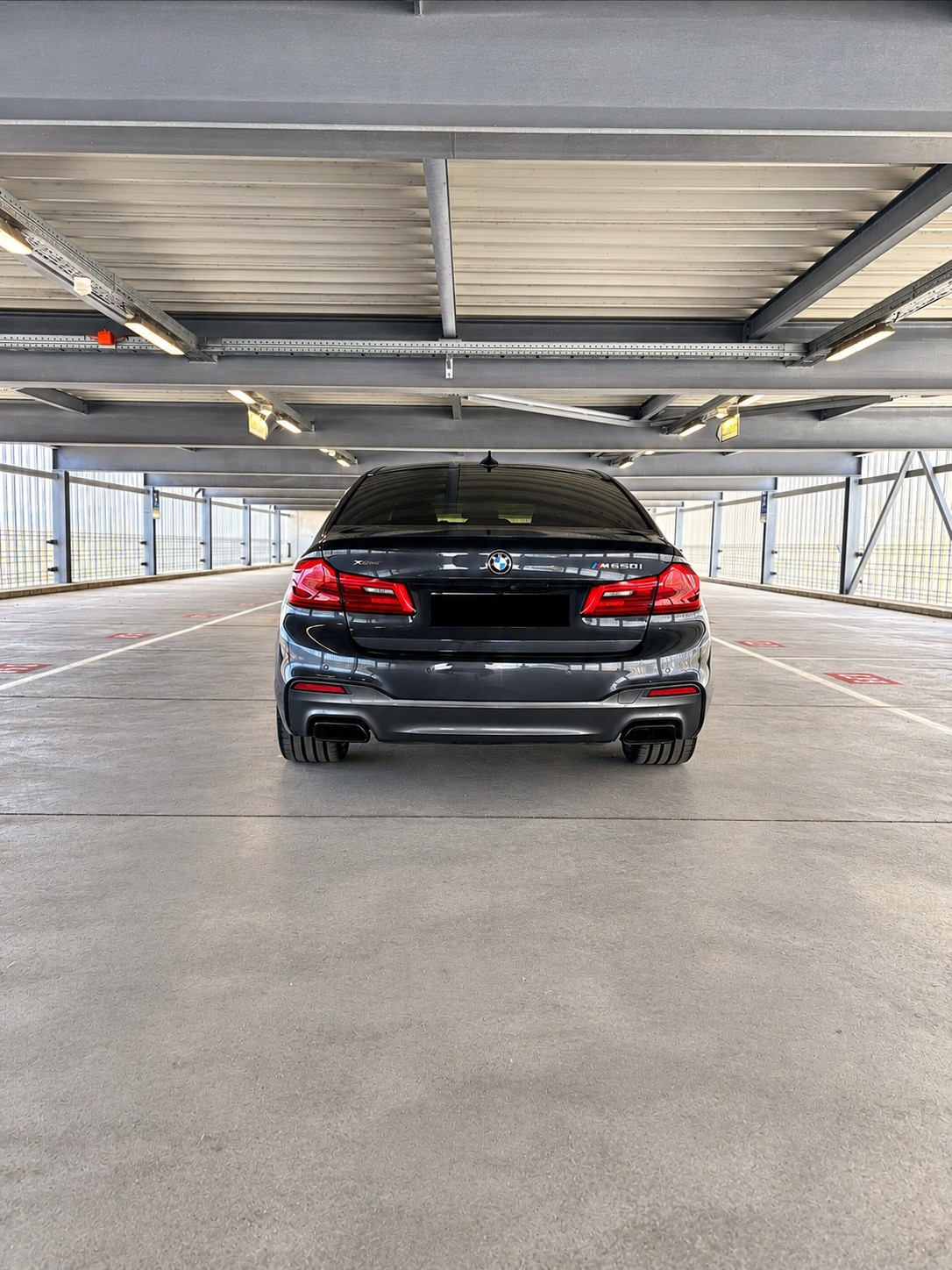 BMW M550i xDrive-image-5
